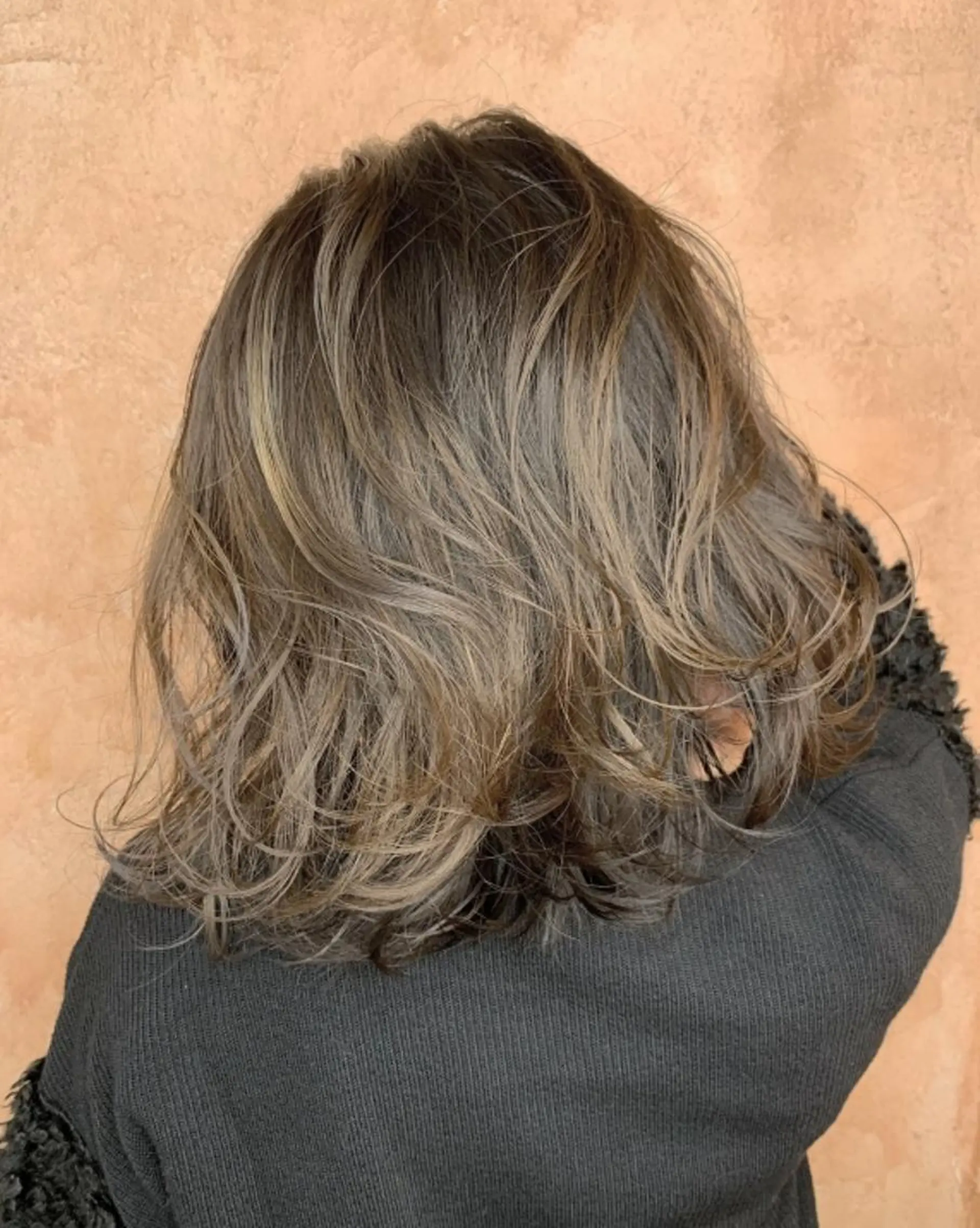 ミディアム カラー ミディアムパーマ アッシュ アッシュブラウン ベージュカラー 黒髪 カット ヘアカラー トリートメント N° aria 三軒茶屋のヘアスタイル