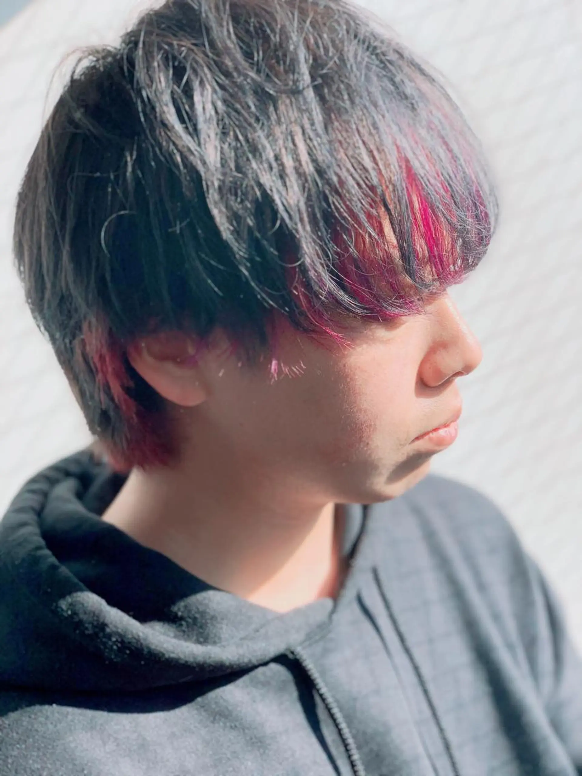 ショート カラー メンズ メンズインナーカラー インナーカラー ピンクカラー ピンクパープル パープルカラー Lotus hair design所属・カット特化美容師 齋藤桐のヘアスタイル