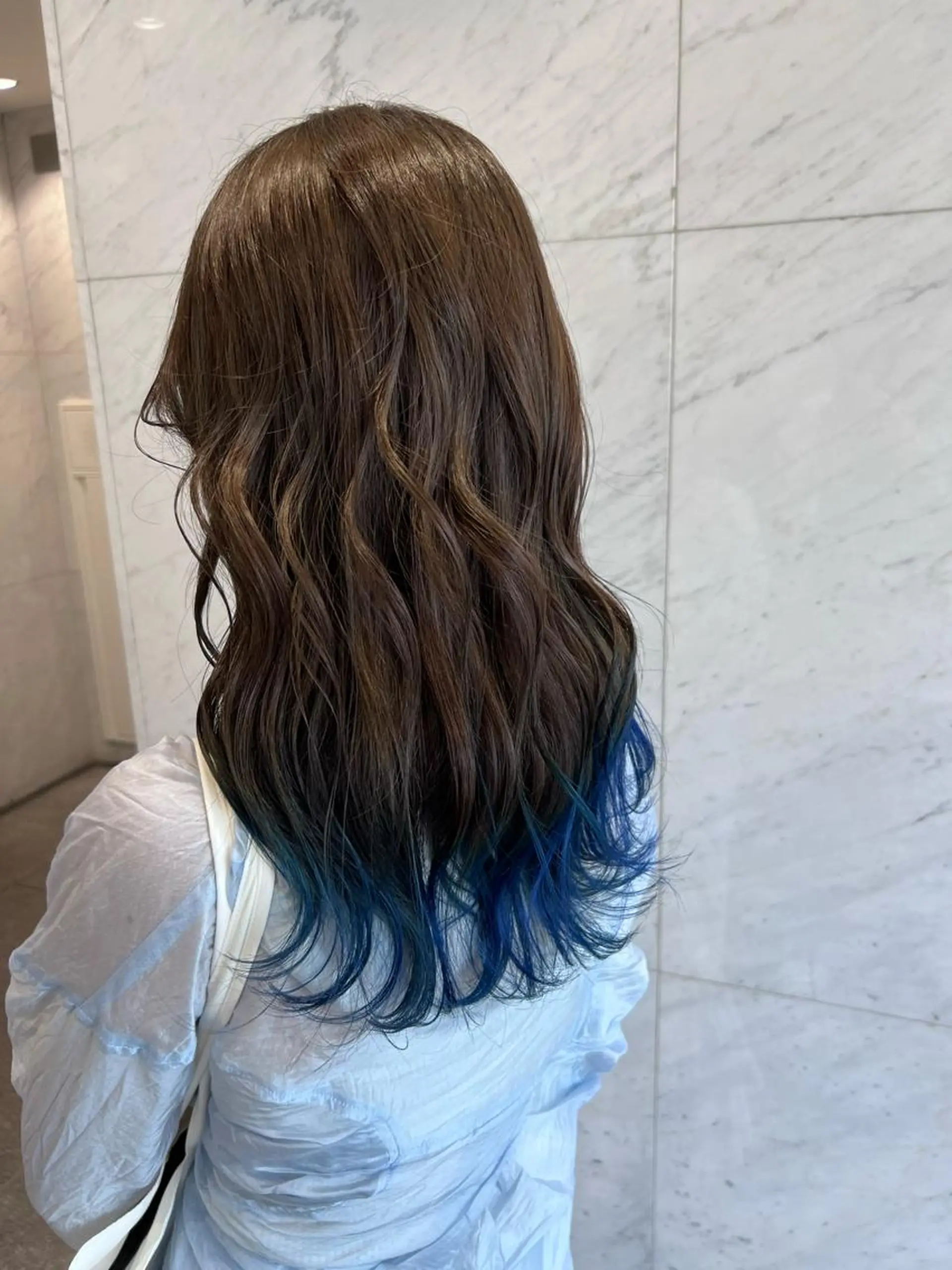 セミロング カラー ブルーカラー カット ヘアカラー トリートメント Bei Licoldo.Atole  ベイリコルド アトリ所属・ブリーチ、縮毛 髪質改善　宮城一真のヘアスタイル