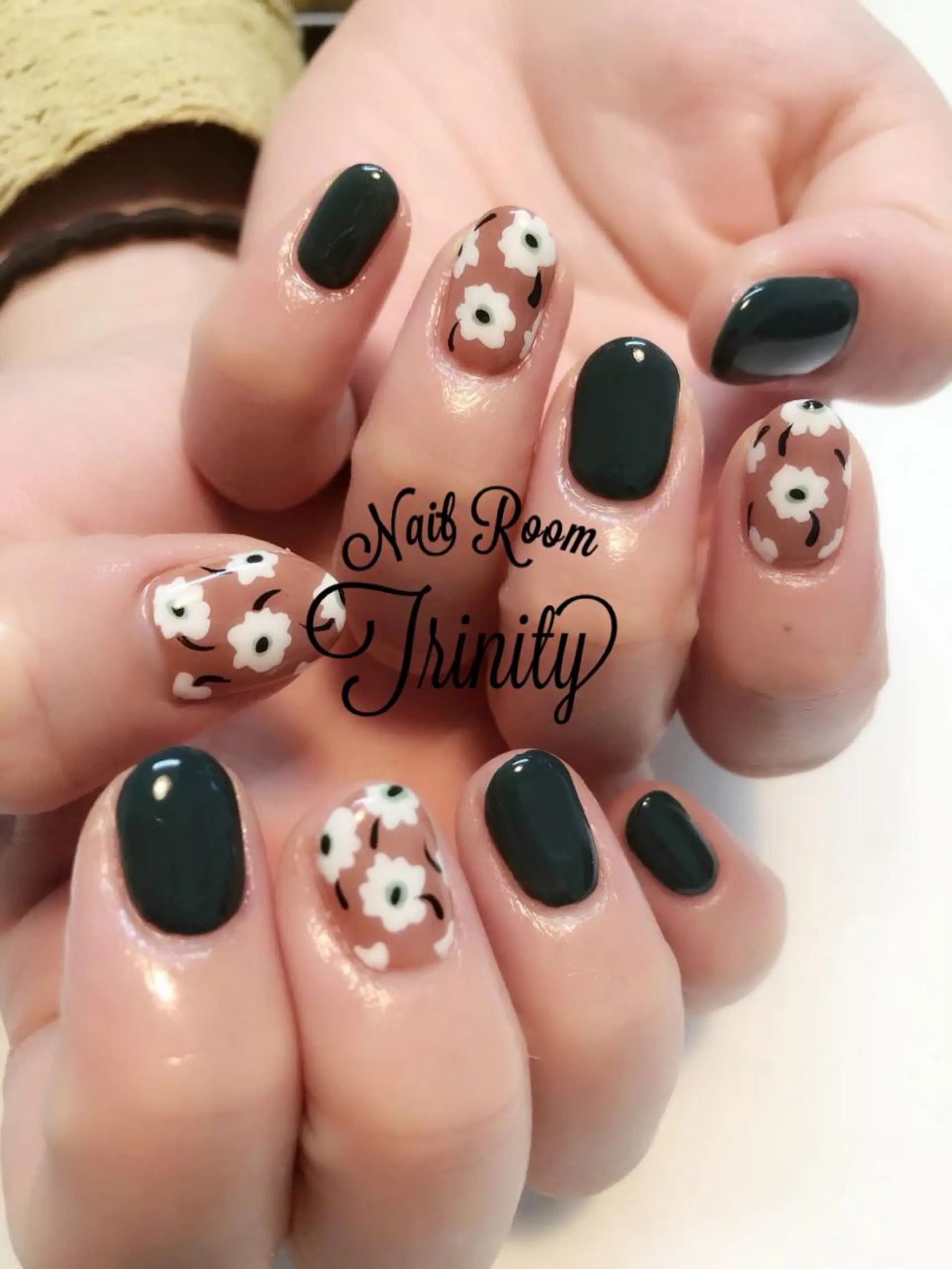 ネイル ハンドネイル Trinity ネイリストスタッフのネイルデザイン