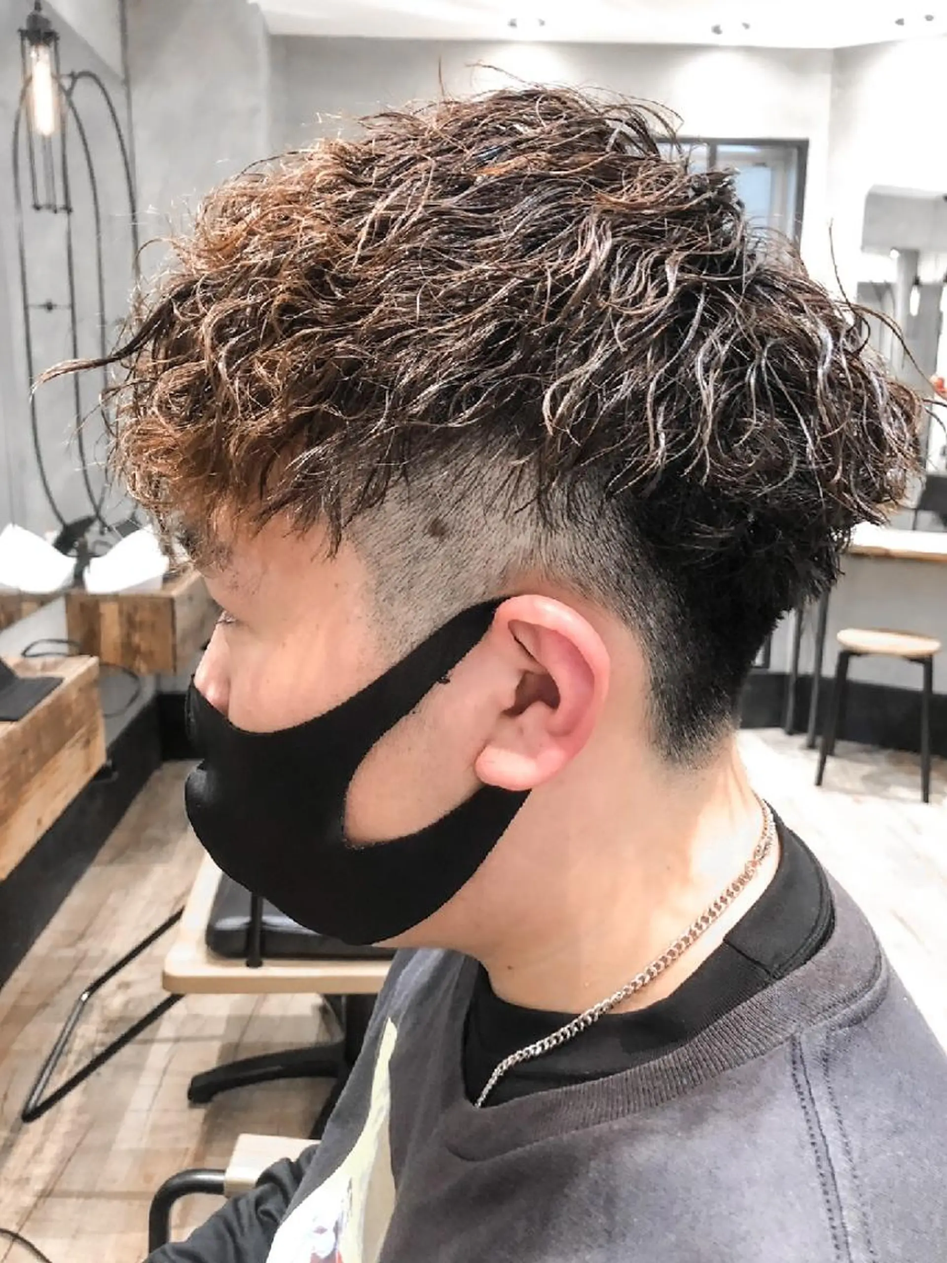 ショート メンズ パーマ メンズパーマ ツイストスパイラルパーマ スパイラルパーマ カット ヘアカラー トリートメント ヘアセット lana hair 新宿 髪質改善トリートメント 新宿三丁目所属・新宿メンズパーマ TAKE曲がる縮毛のヘアスタイル