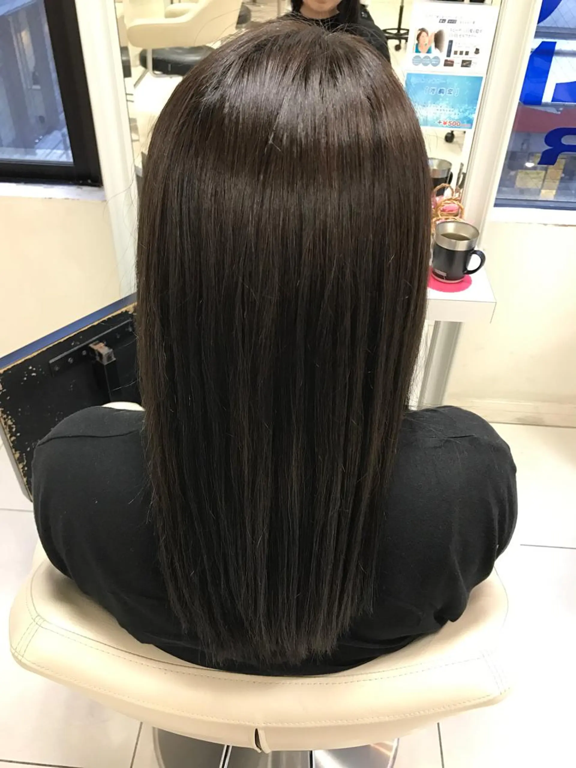 ロング カラー アッシュ 透明感カラー ハイトーンカラー 【暖色カラー特化】 中山由梨のヘアスタイル