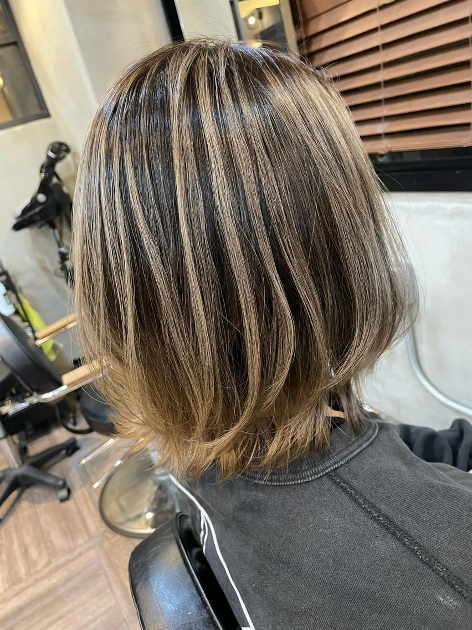 ミディアム カラー バレイヤージュ ブリーチ レイヤーカット カット ヘアカラー トリートメント La fith 店長 城谷颯人のヘアスタイル