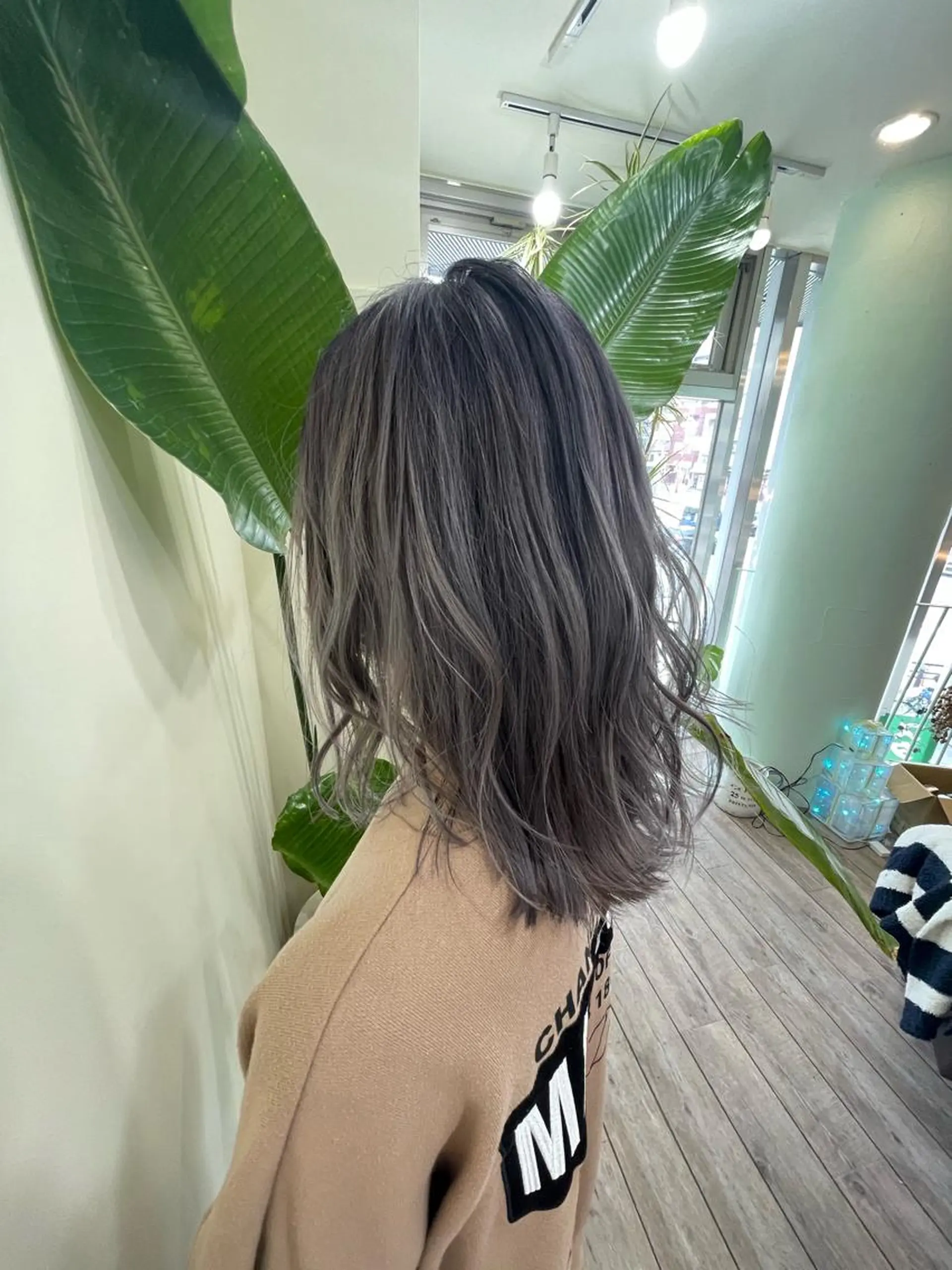 ミディアム カラー バレイヤージュ ブリーチ ケアブリーチ イヤリングカラー ハイライトカラー カット ヘアカラー WEST OLAND加藤圭介のヘアスタイル