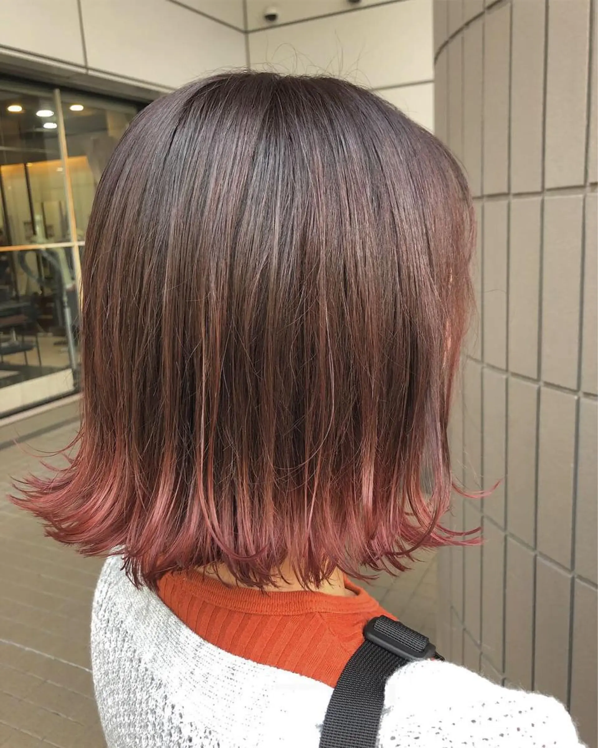 ショート カラー グラデーションカラー ピンクカラー レッドカラー カット ヘアカラー トリートメント SHAFT Ieiriのヘアスタイル
