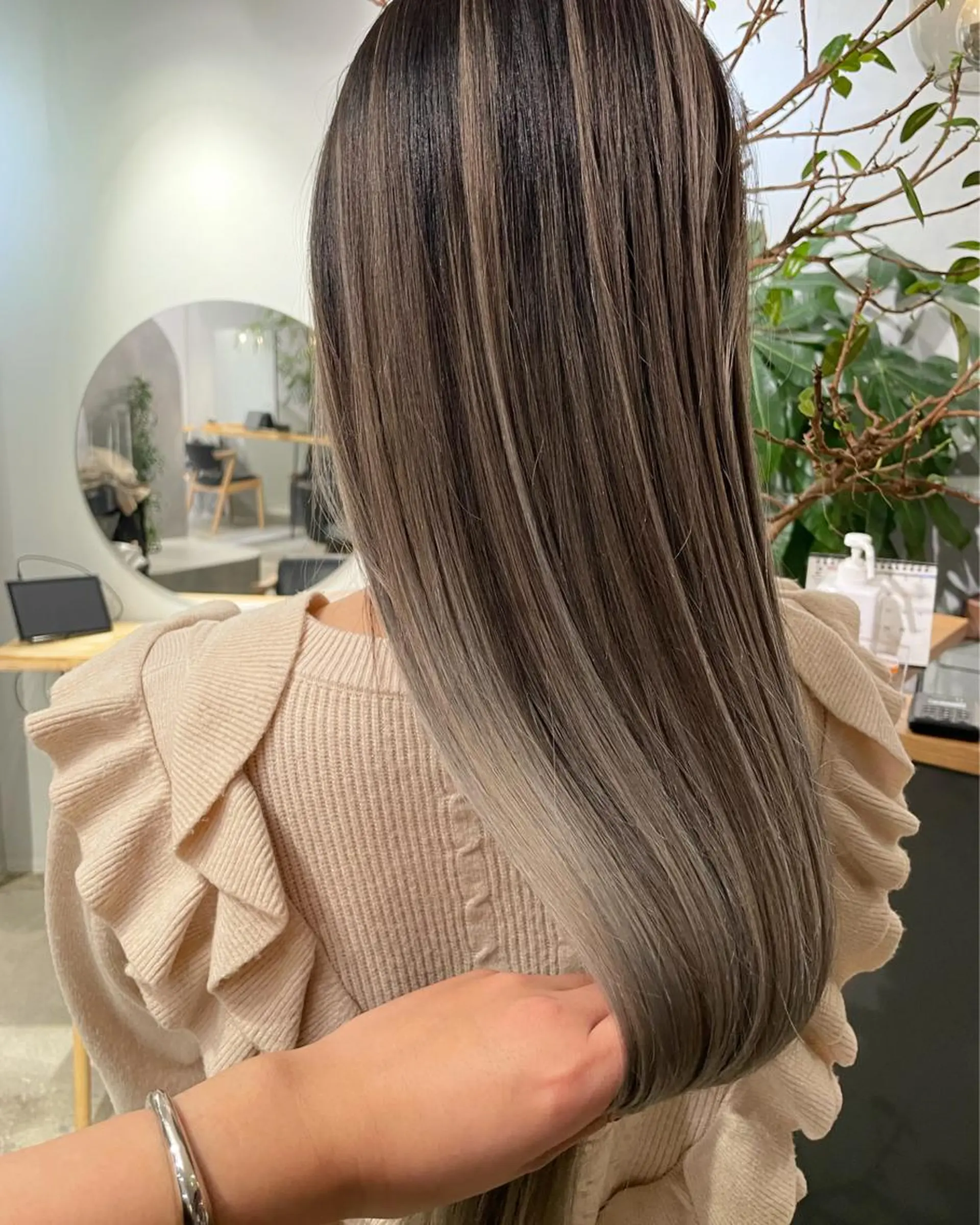 ロング レイヤーカット 岸川 恭子のヘアスタイル