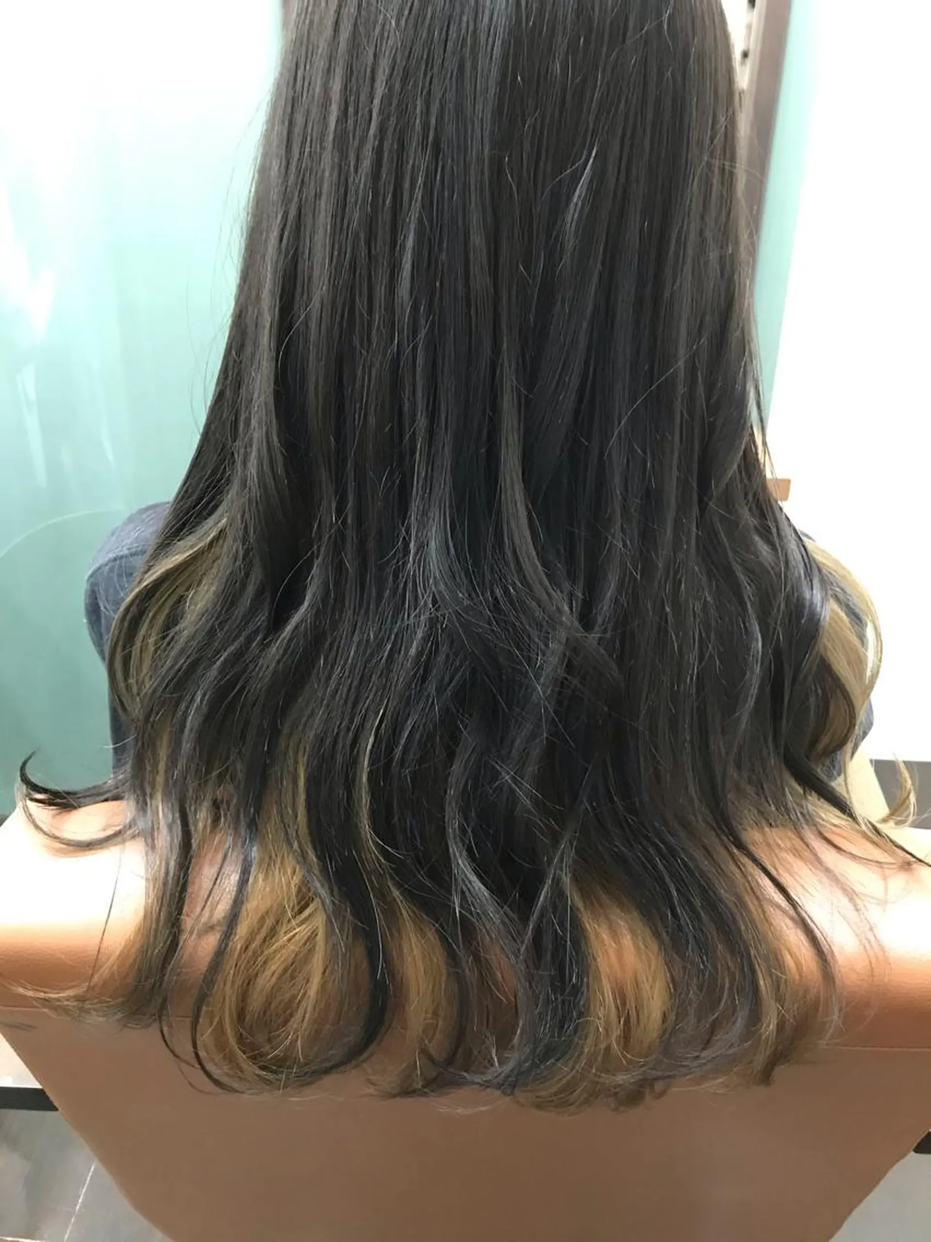セミロング カラー セミロングパーマ アッシュ アッシュブラウン ベージュカラー 黒髪 小久保 淳平のヘアスタイル
