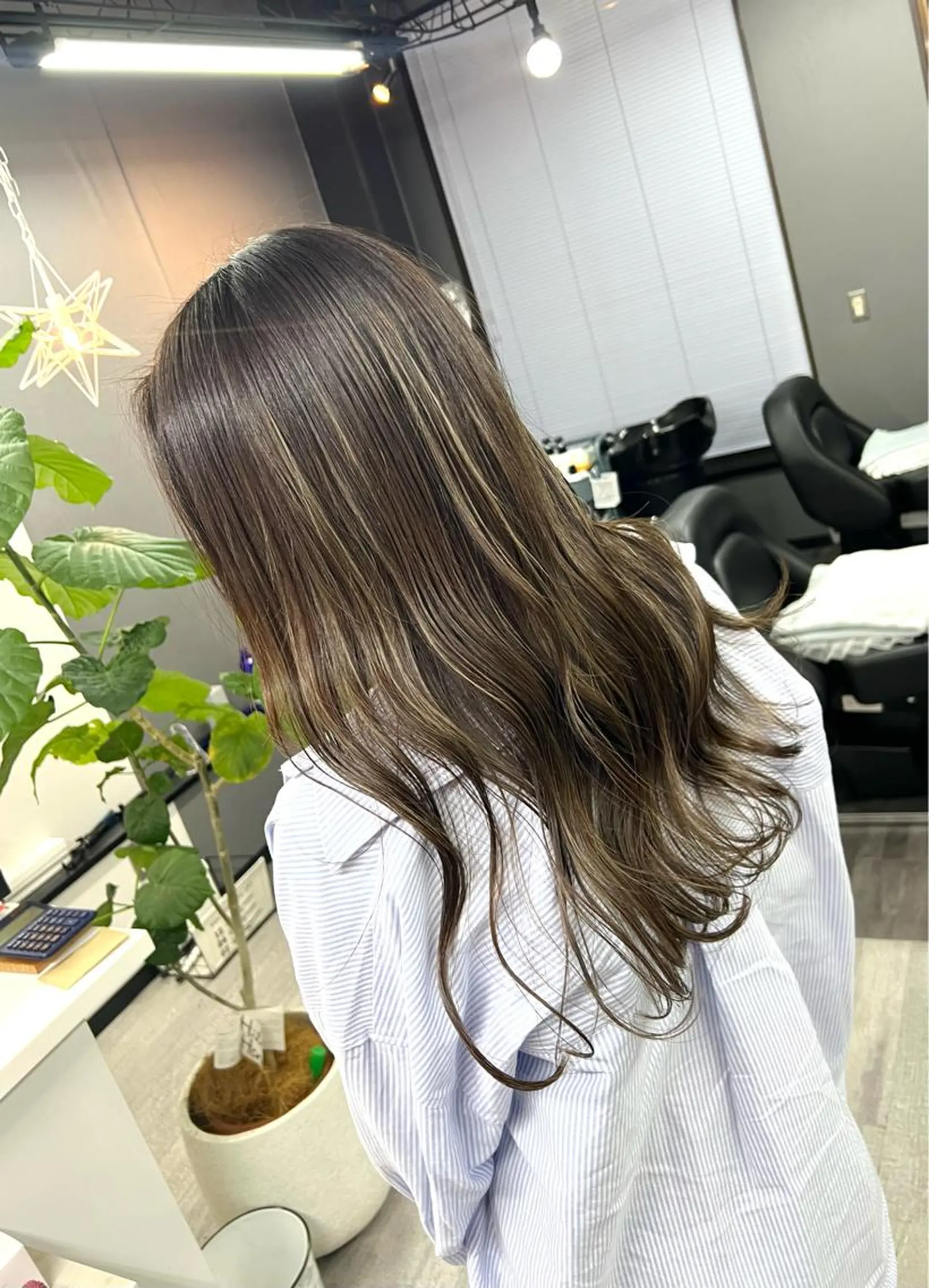 ロング カラー 名畑 裕貴のヘアスタイル