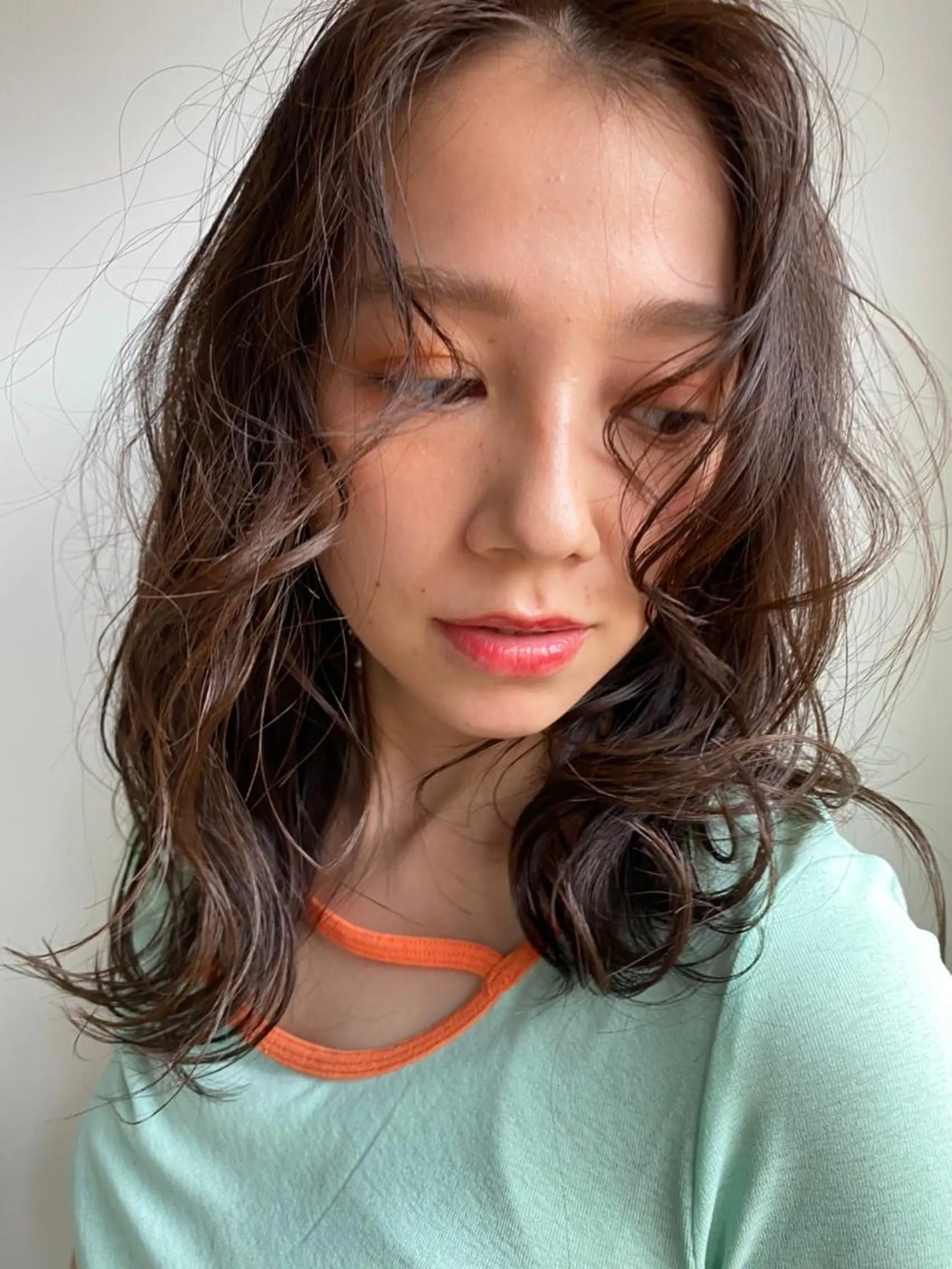ミディアム パーマ カラー アディクシーカラー ブリーチ ブロンド ブルーカラー ハイライトカラー カット ヘアカラー CEINE+ officialのヘアスタイル