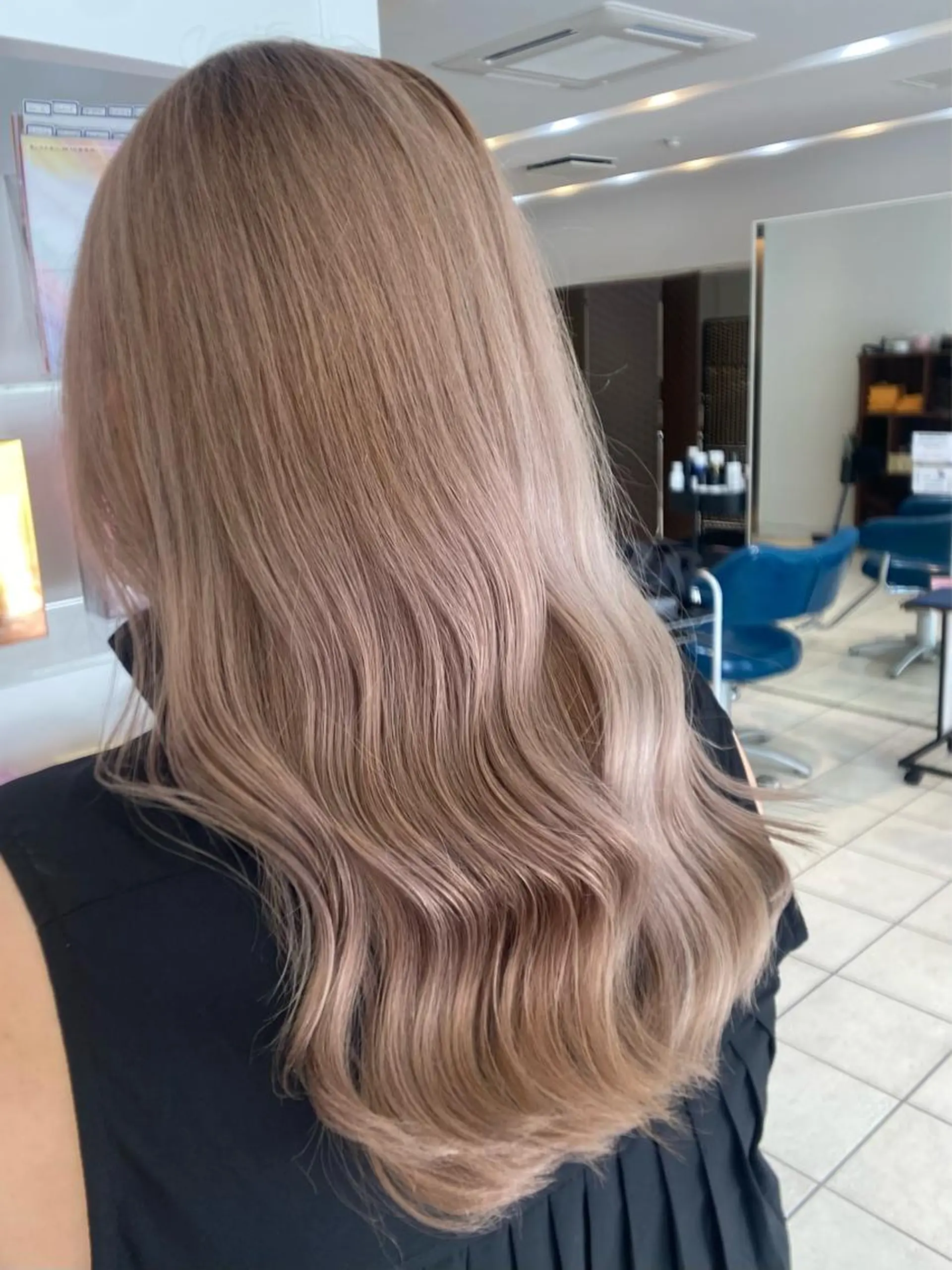 ロング カラー ヘアアレンジ ベージュカラー ブリーチ Cloe 梅田所属・🌼北口 絢🌼のヘアスタイル