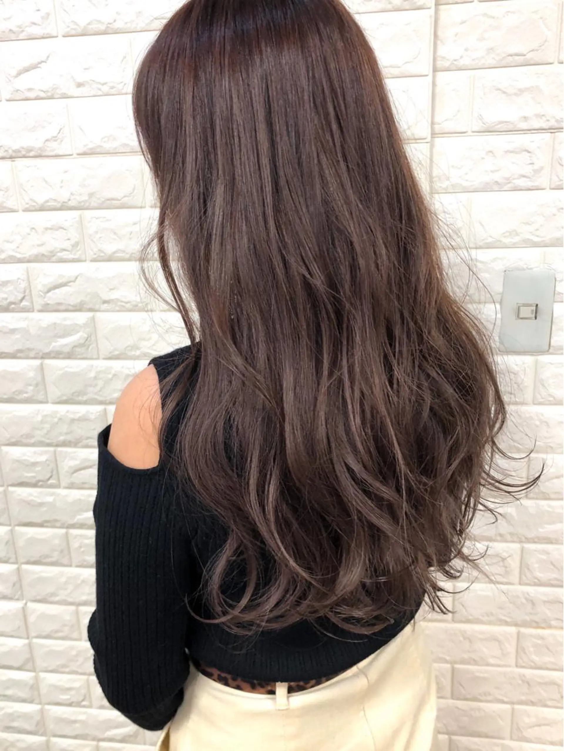 ロング カラー ベージュカラー ブリーチ ケアブリーチ 透明感カラー ハイライトカラー ヘアカラー トリートメント famille所属・famille ファミーユのヘアスタイル