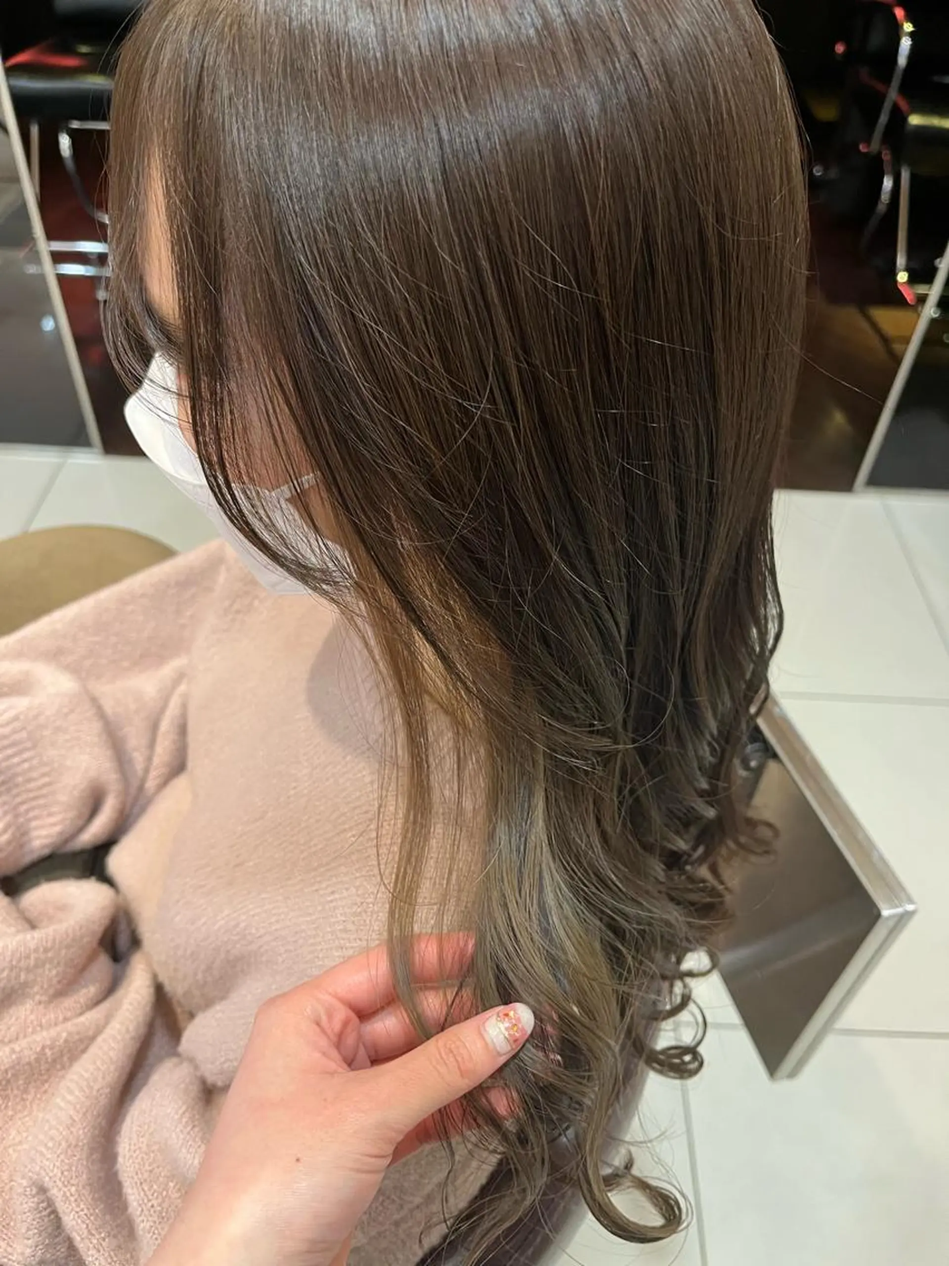 ロング カラー ベージュカラー ブリーチ ケアブリーチ イヤリングカラー なつな/ 透明感カラーのヘアスタイル