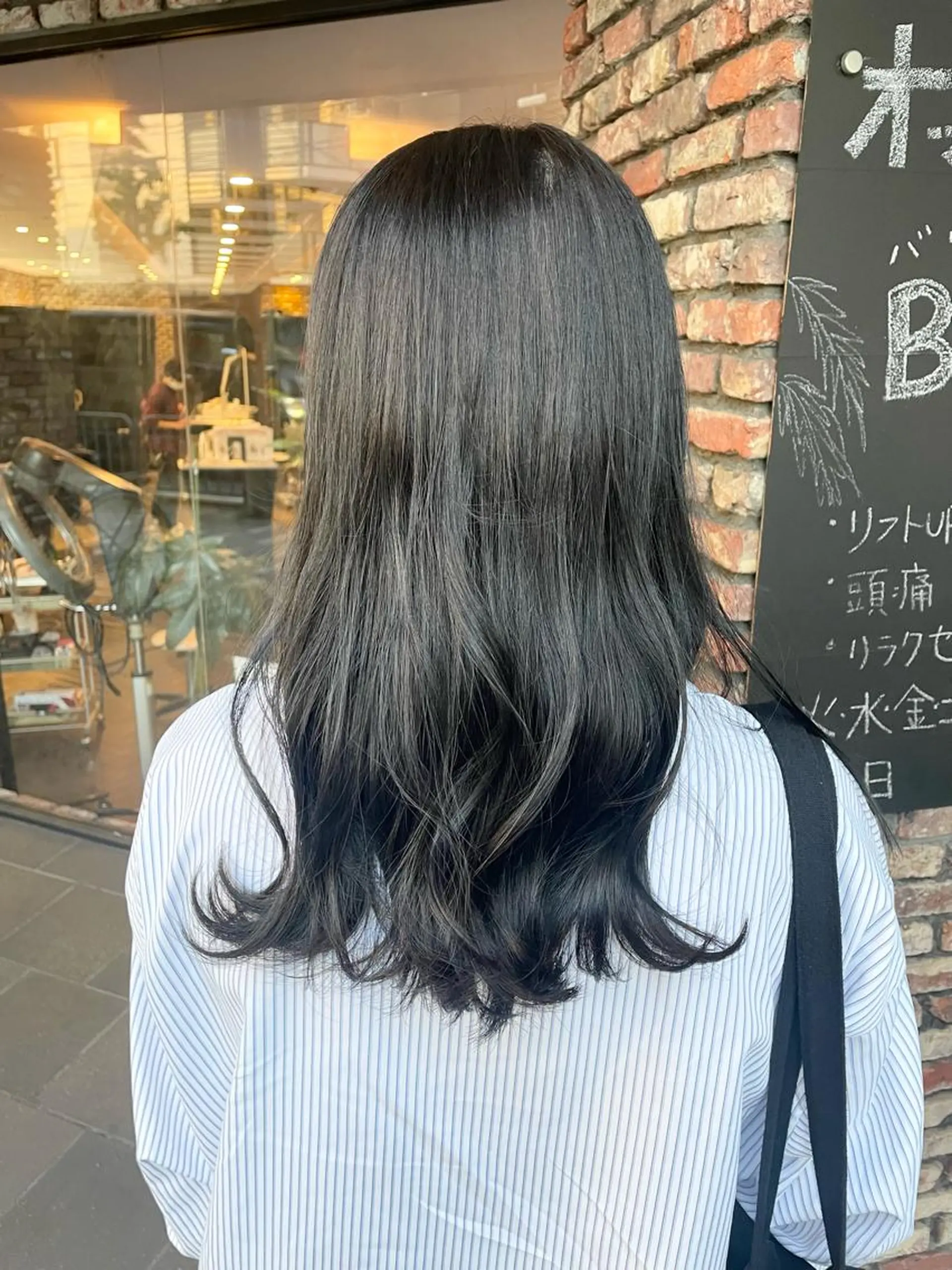 ロング カラー ブルーカラー マ オのヘアスタイル