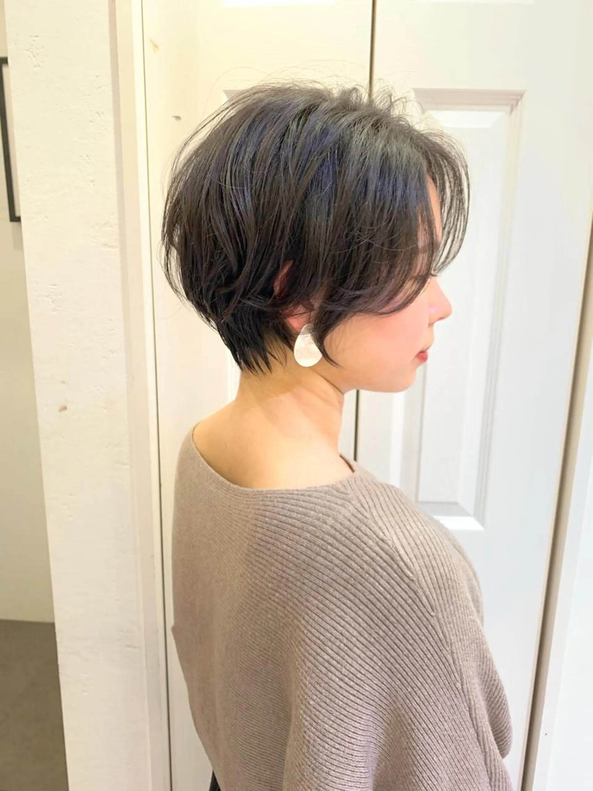 ショート 切りっぱなしボブ ハンサムショート ボブ ハイライト ショートヘア Lond enikaのヘアスタイル