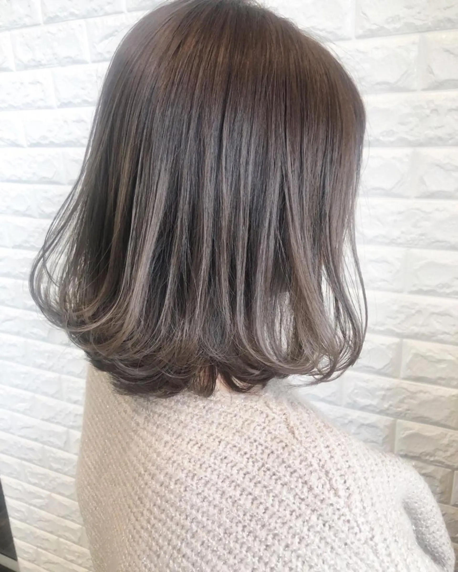 ショート カラー グレージュ ハイライトカラー ハイライト カット ヘッドスパ 西本 夏美のヘアスタイル