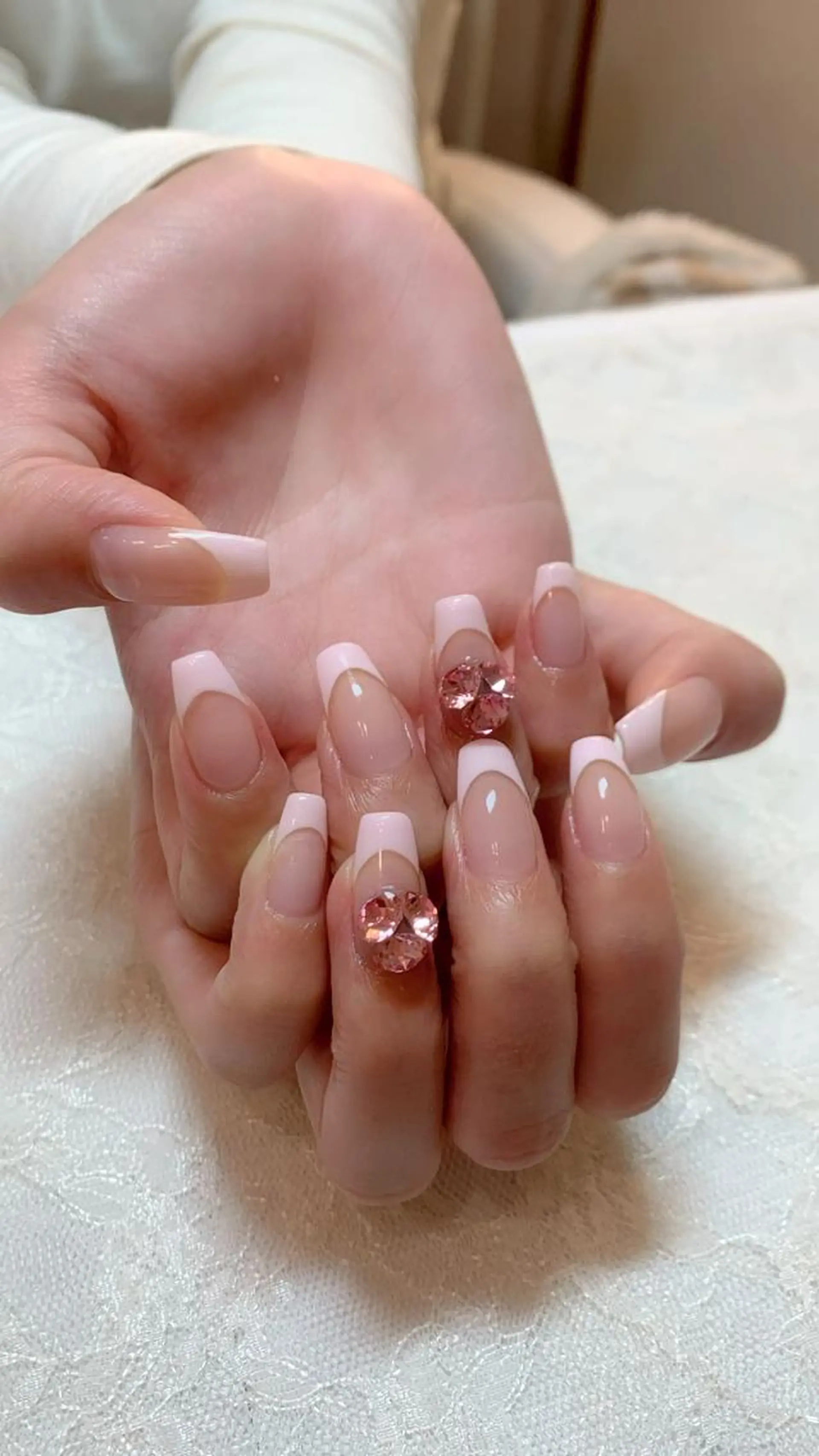 ネイル クリアネイル フレンチネイル ピンク ストーンネイル ハンドケア aoinail所属・aoi nailのネイルデザイン