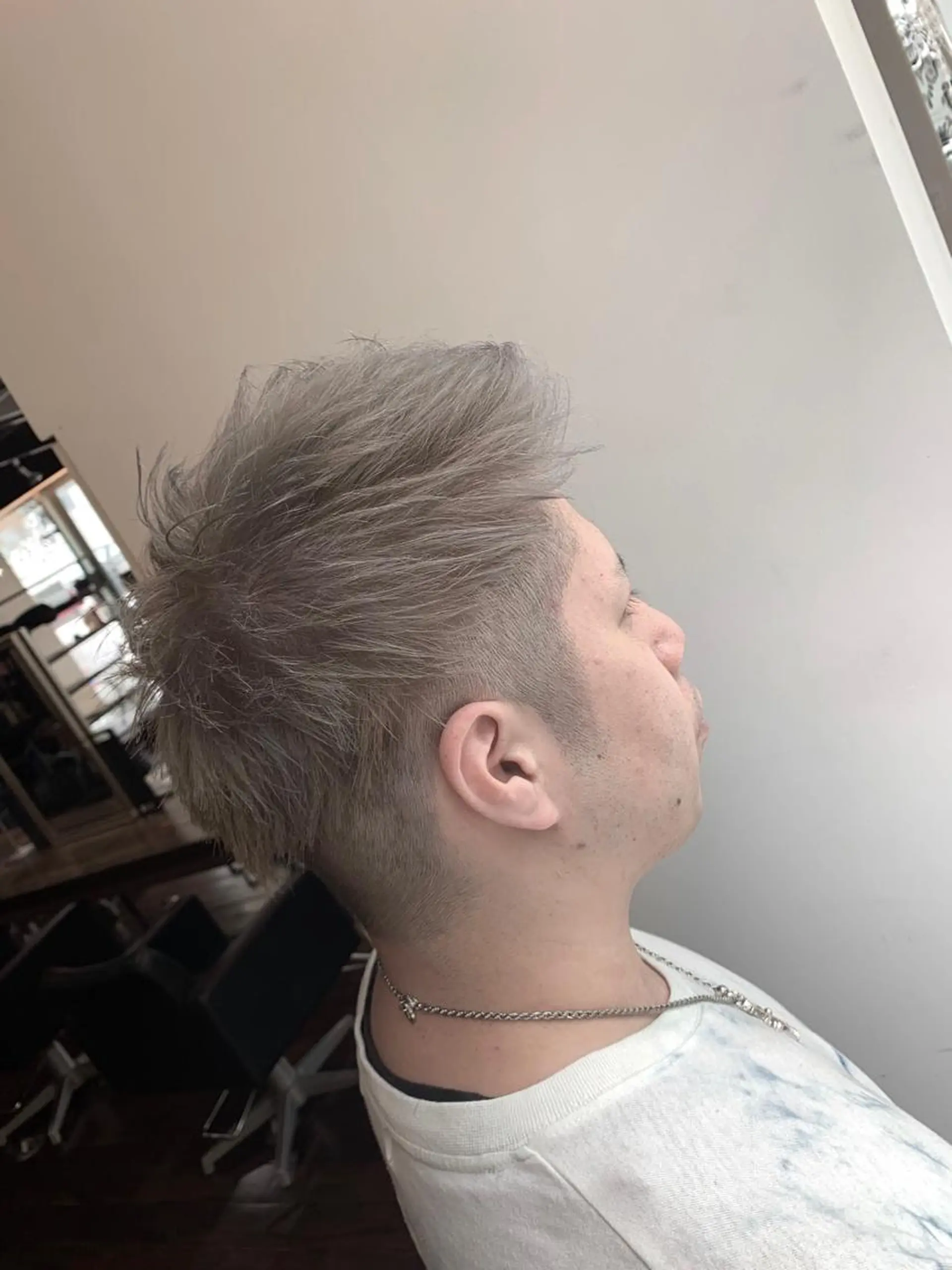 ショート カラー メンズ シルバー カット ヘアカラー 吉本 yoshimotoのヘアスタイル