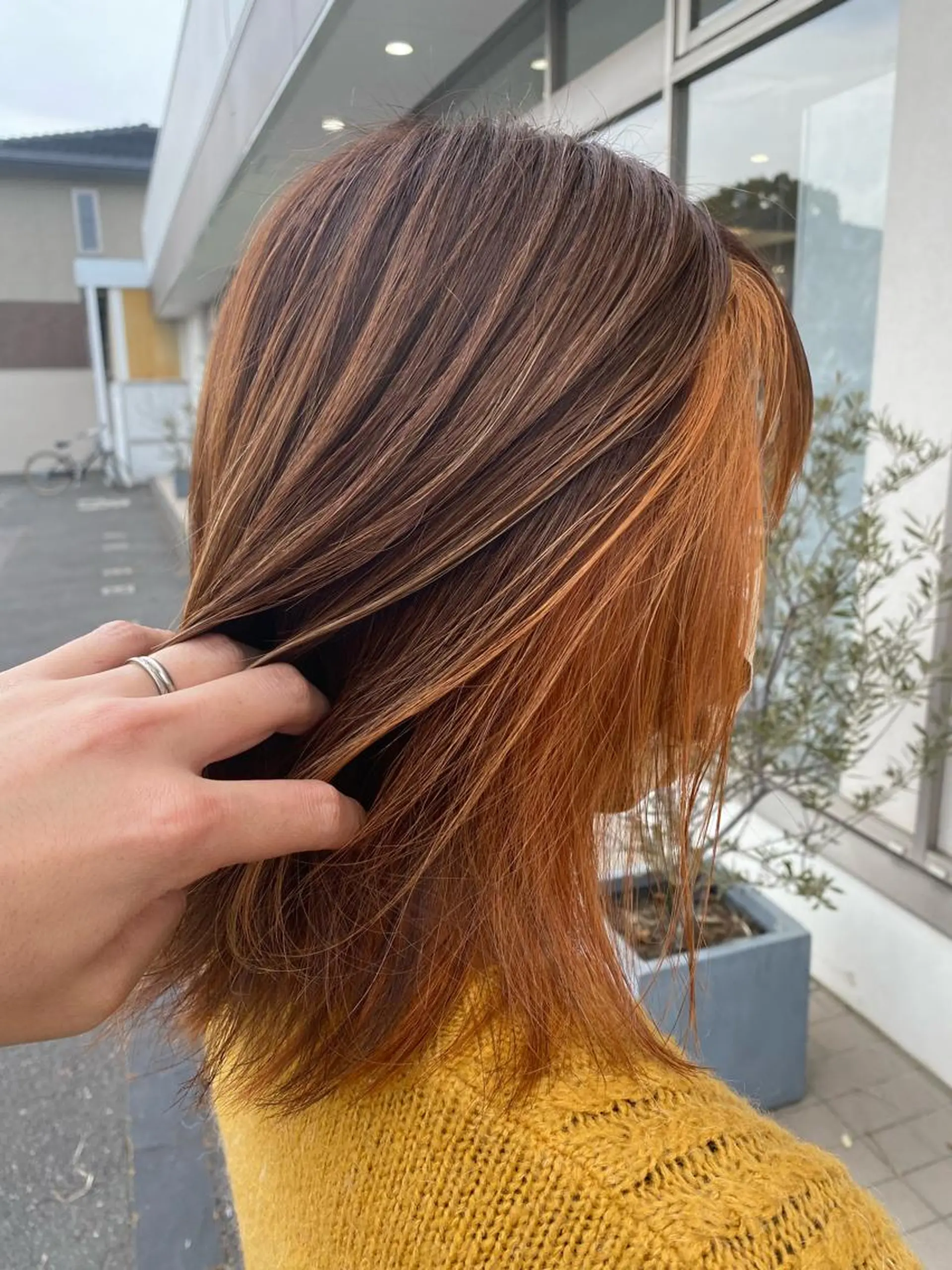 ミディアム カラー アッシュ ベージュカラー ブリーチ ブロンド ブルーカラー 渡辺　亮/ ハイライト/髪質改善のヘアスタイル