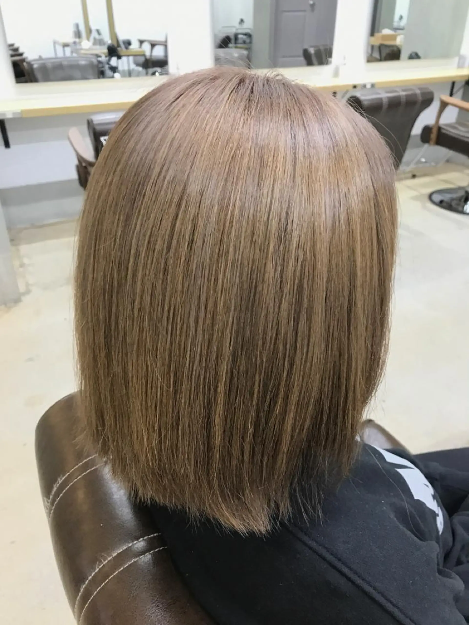 ミディアム カラー ブリーチ ケアブリーチ ダブルカラー グレージュ ミルクティーグレージュ ヘアカラー ショート/グレージュ 鈴木春樹のヘアスタイル