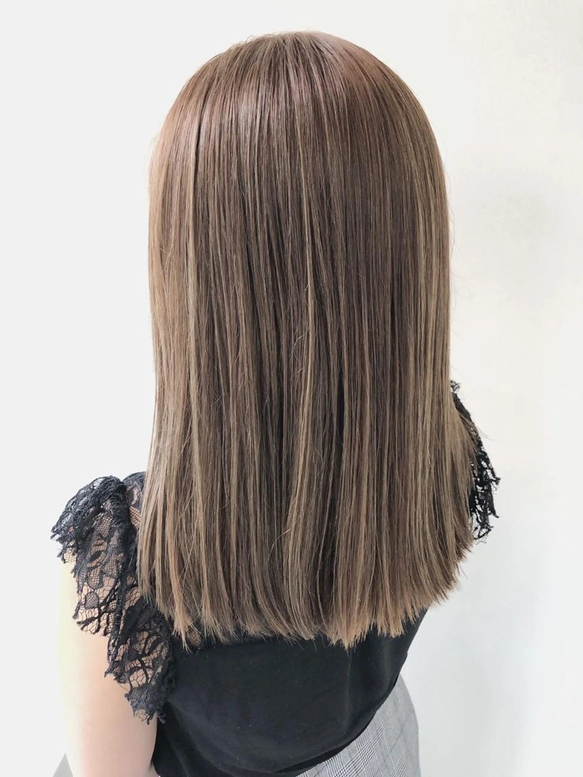 セミロング カラー パーマ ヘアアレンジ ベージュカラー ハイライトカラー 3Dハイライト ハイライト Mira by greenのヘアスタイル