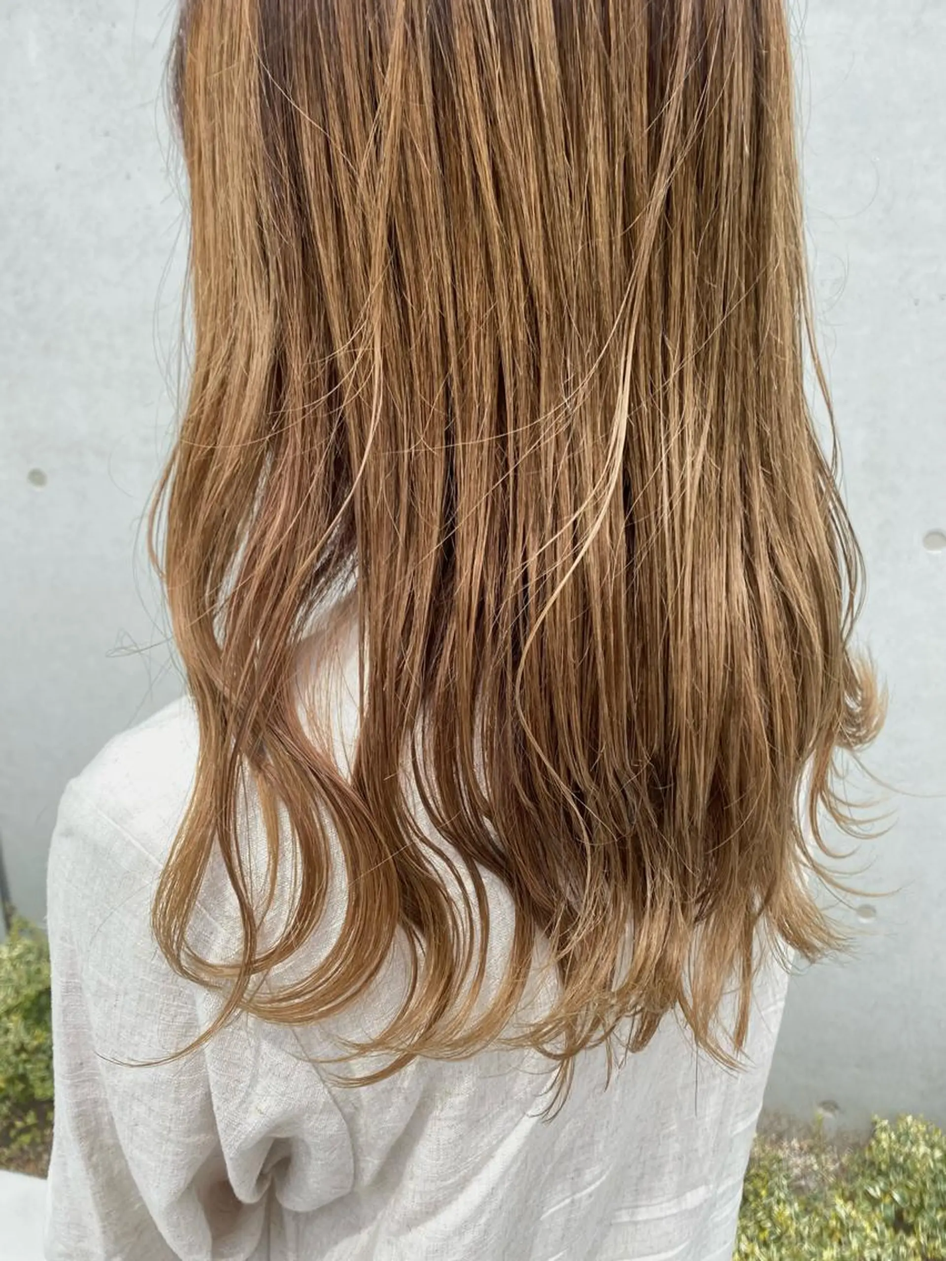 ロング カラー ベージュカラー ブリーチ 齋藤 リクのヘアスタイル