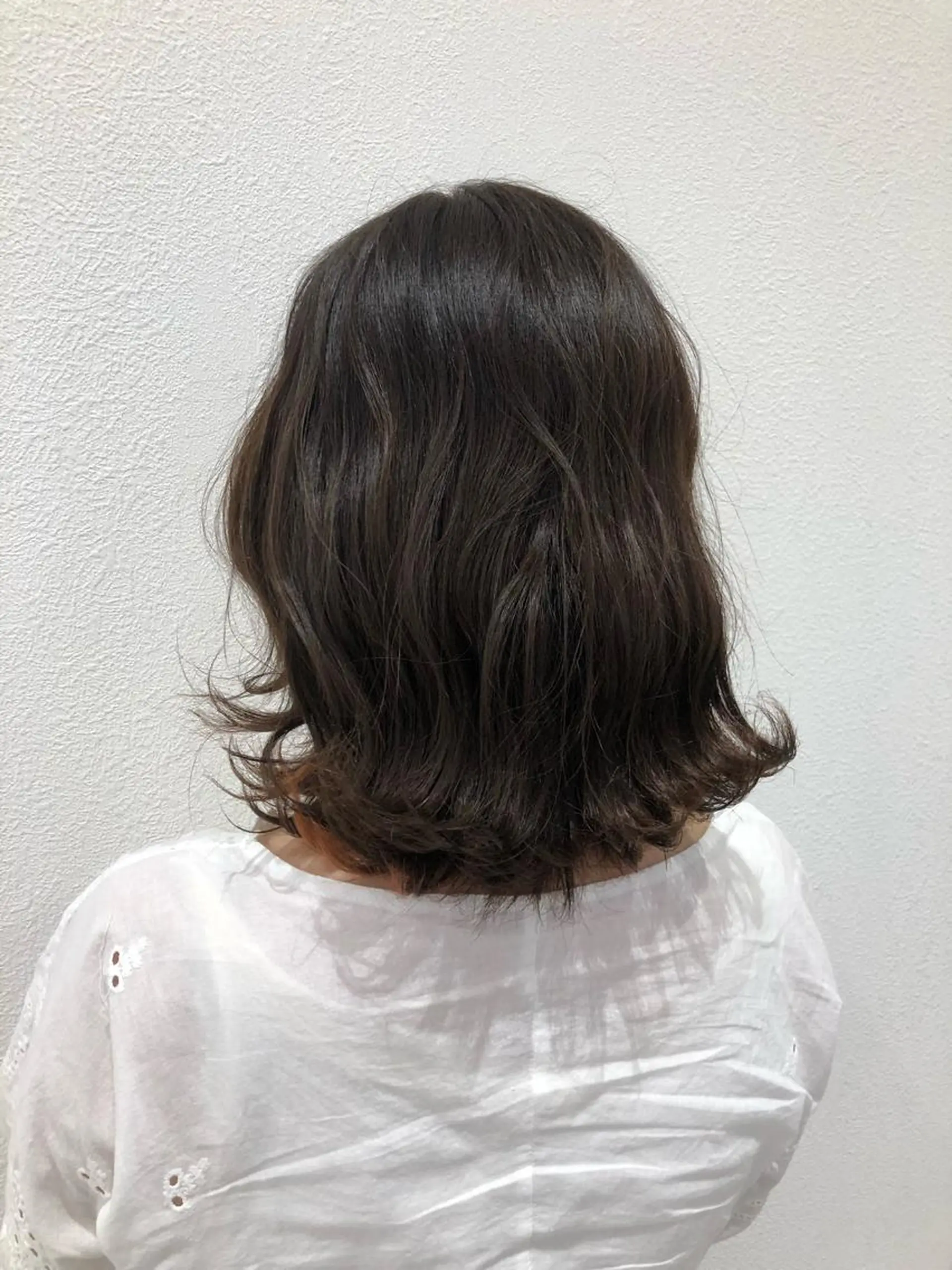 ミディアム ヘアカラー 岸 保奈美のヘアスタイル