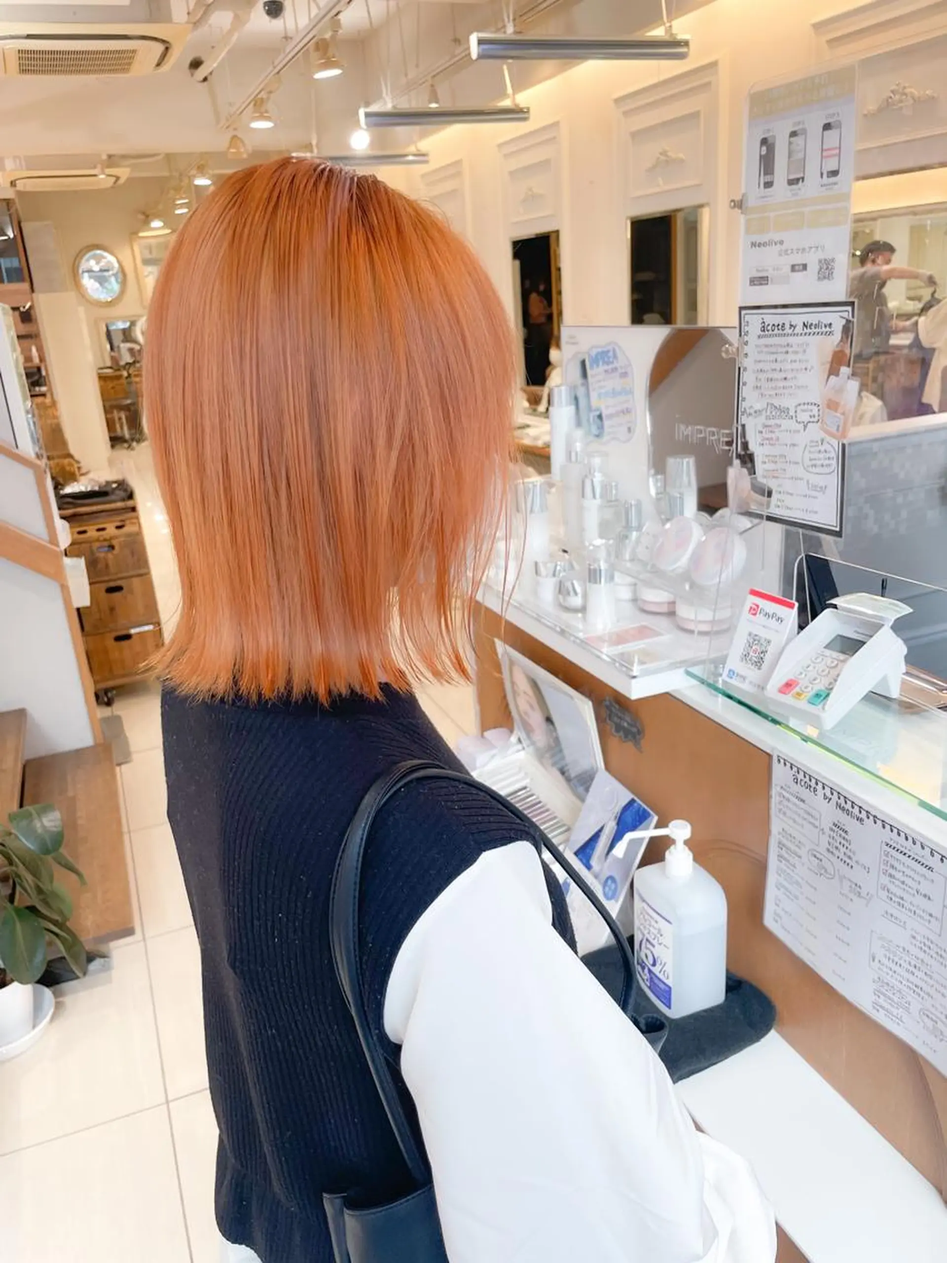 ミディアム カラー 切りっぱなしボブ オレンジ ボブ 外ハネヘア ヘアカラー ✨カラー支持No.1 🧸ワキ カナコ🧸のヘアスタイル
