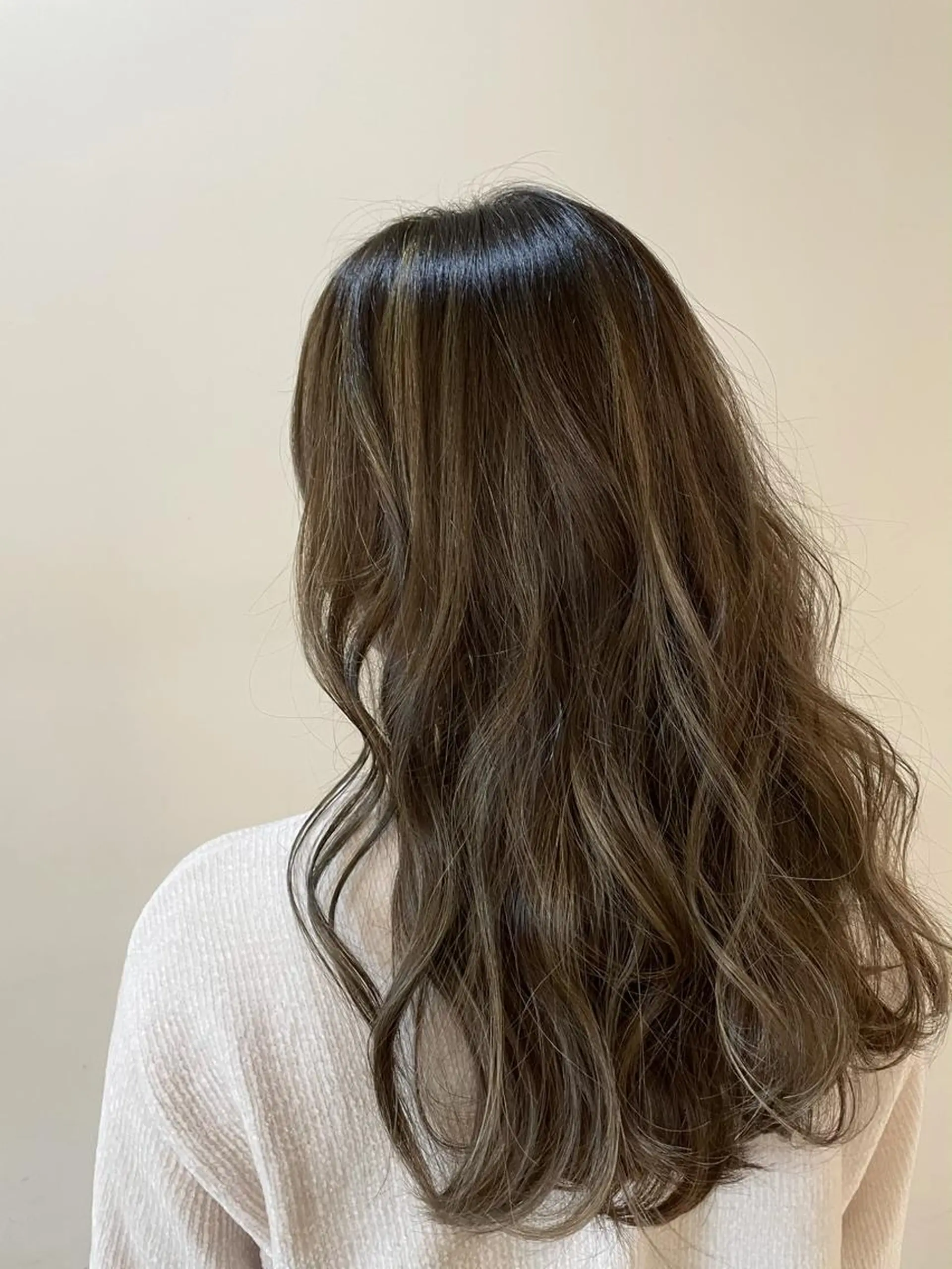 セミロング 外国人風カラー ハイライト 玉邑 美菜のヘアスタイル