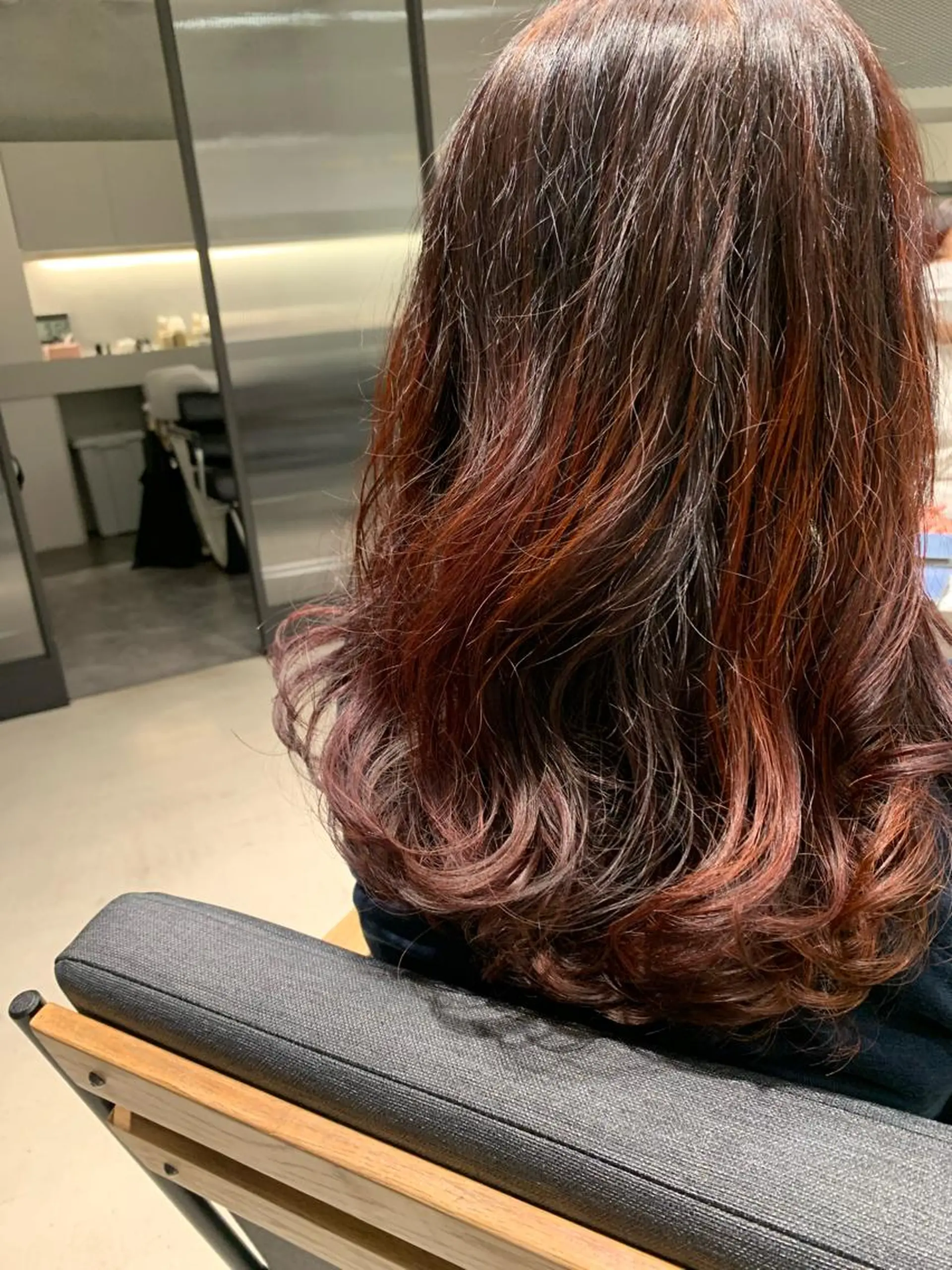 セミロング パーマ セミロングパーマ デジタルパーマ ハイトーンカラー/ インナー/木村黎🌞のヘアスタイル
