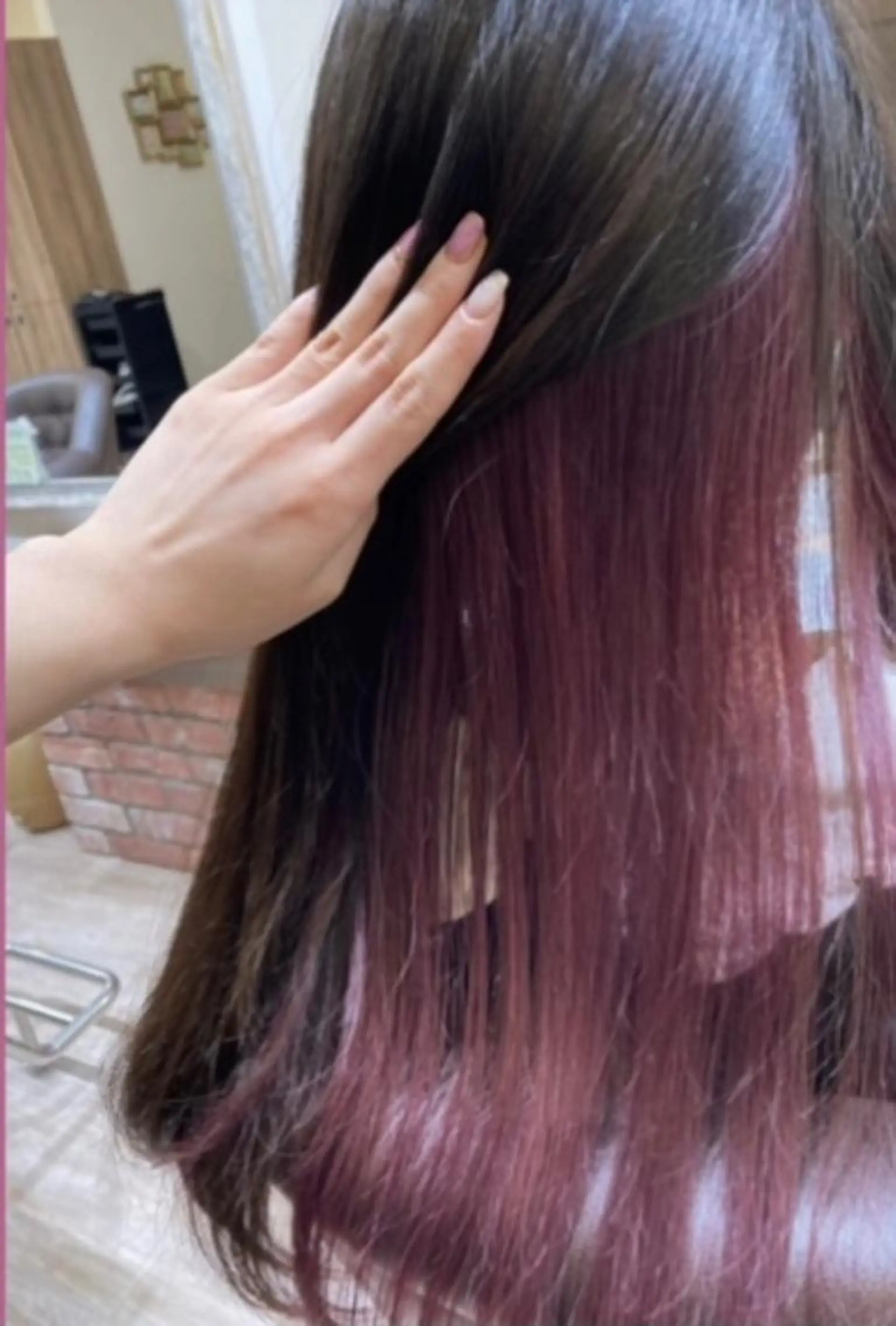 ロング カラー ヘアアレンジ ブリーチ ピンクカラー 佐藤 睦月のヘアスタイル