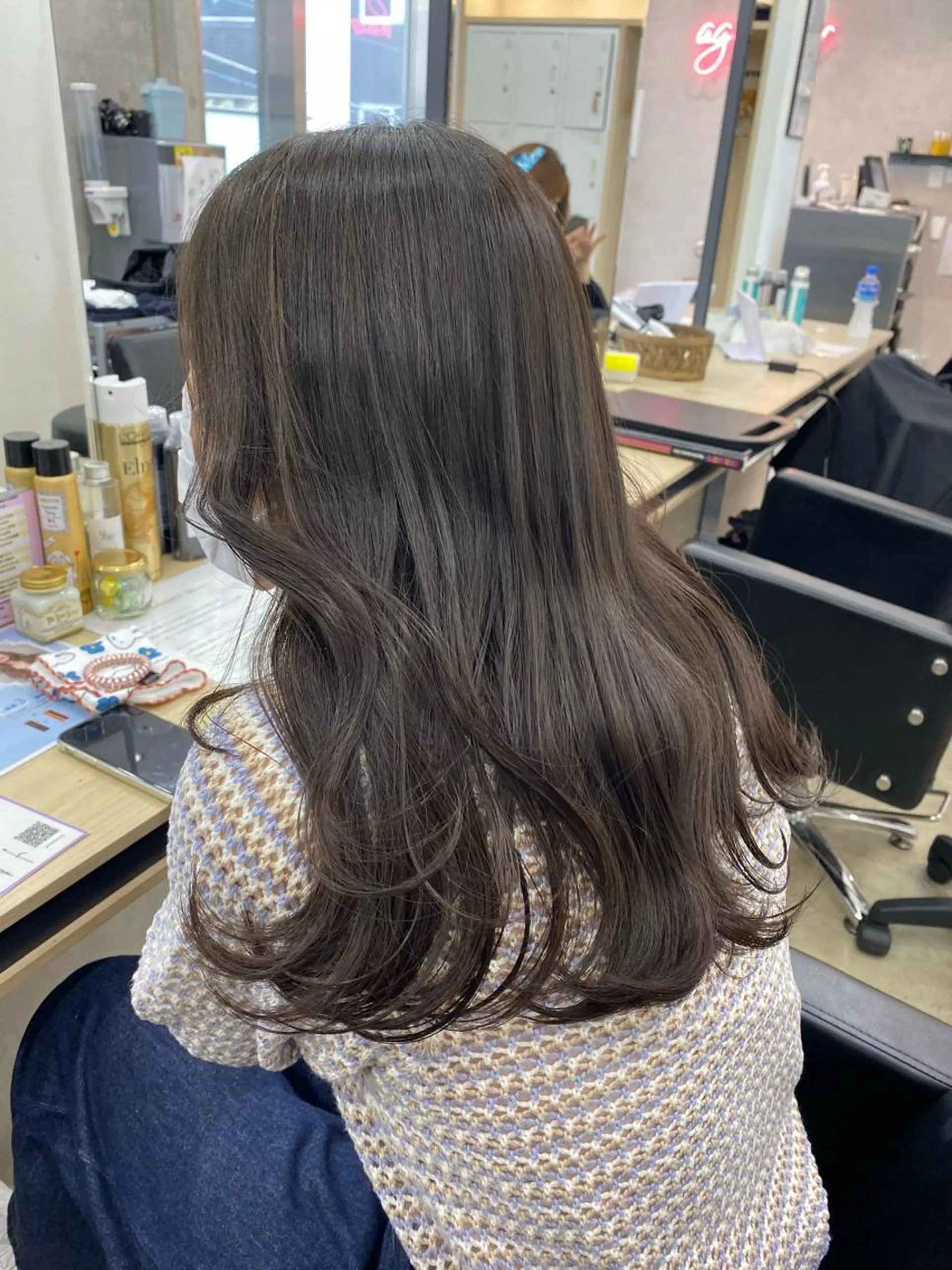 ロング カラー オリーブ/アッシュ やわらか透明感カラーのヘアスタイル