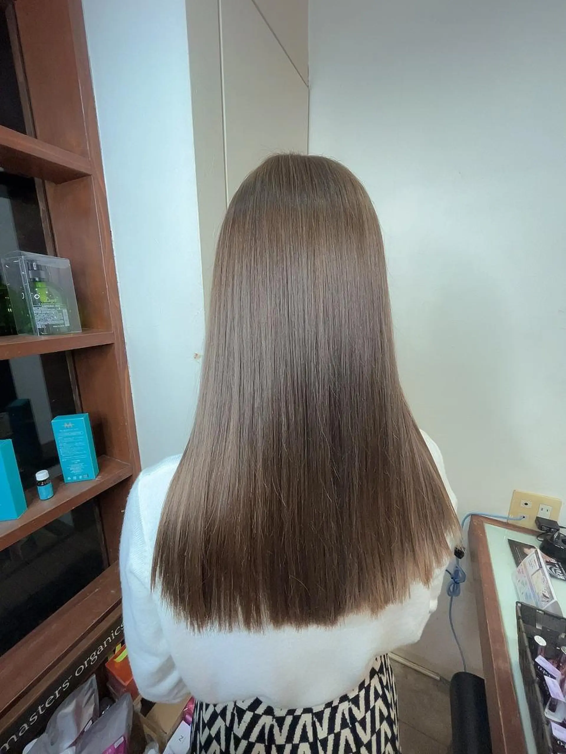 ロング カラー ベージュカラー ブリーチ ミルクティーベージュ ヘアカラー 友松 世奈のマツエク・マツパデザイン