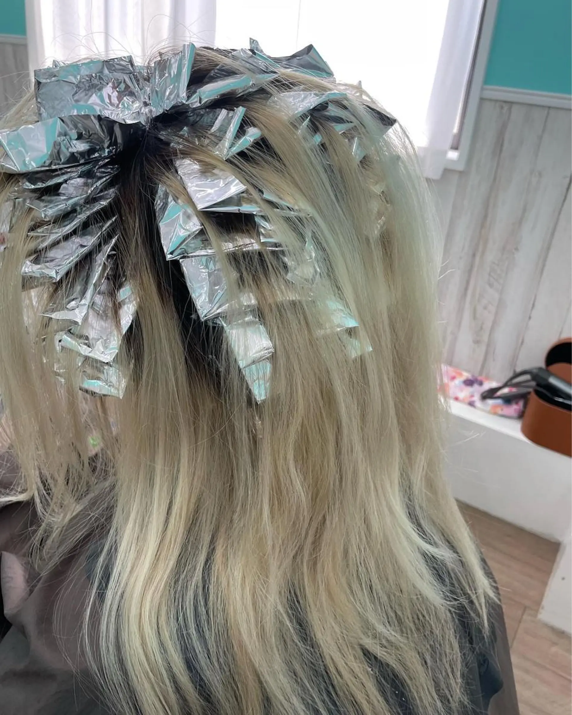 ロング ハイライト ヘアカラー トリートメント 🐆アンドウ チカコ🦓のヘアスタイル