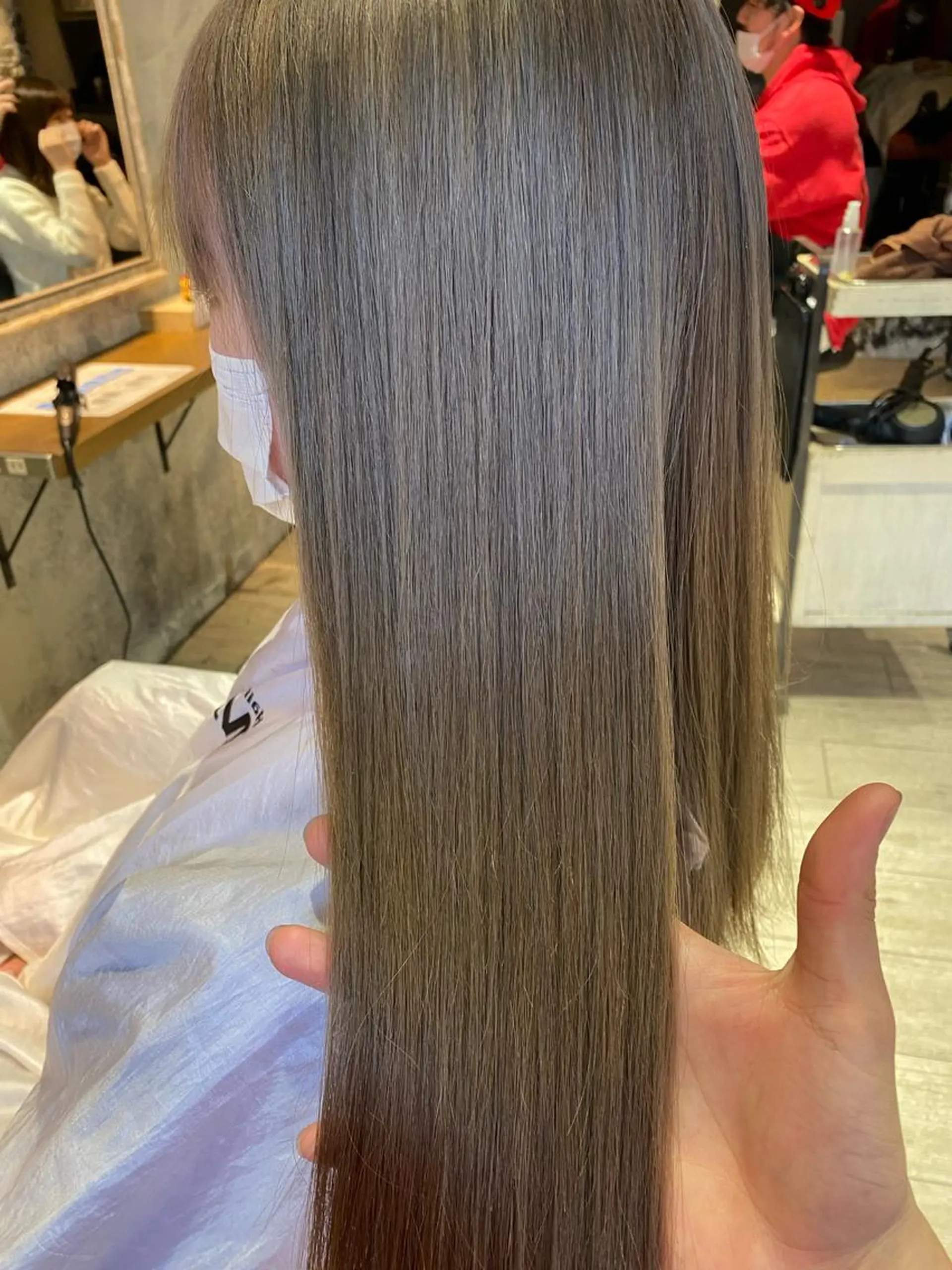 ロング カラー ヘアアレンジ ベージュカラー ブリーチ ミルクティーベージュ トリートメント トリートメント 瀧尻 光のヘアスタイル