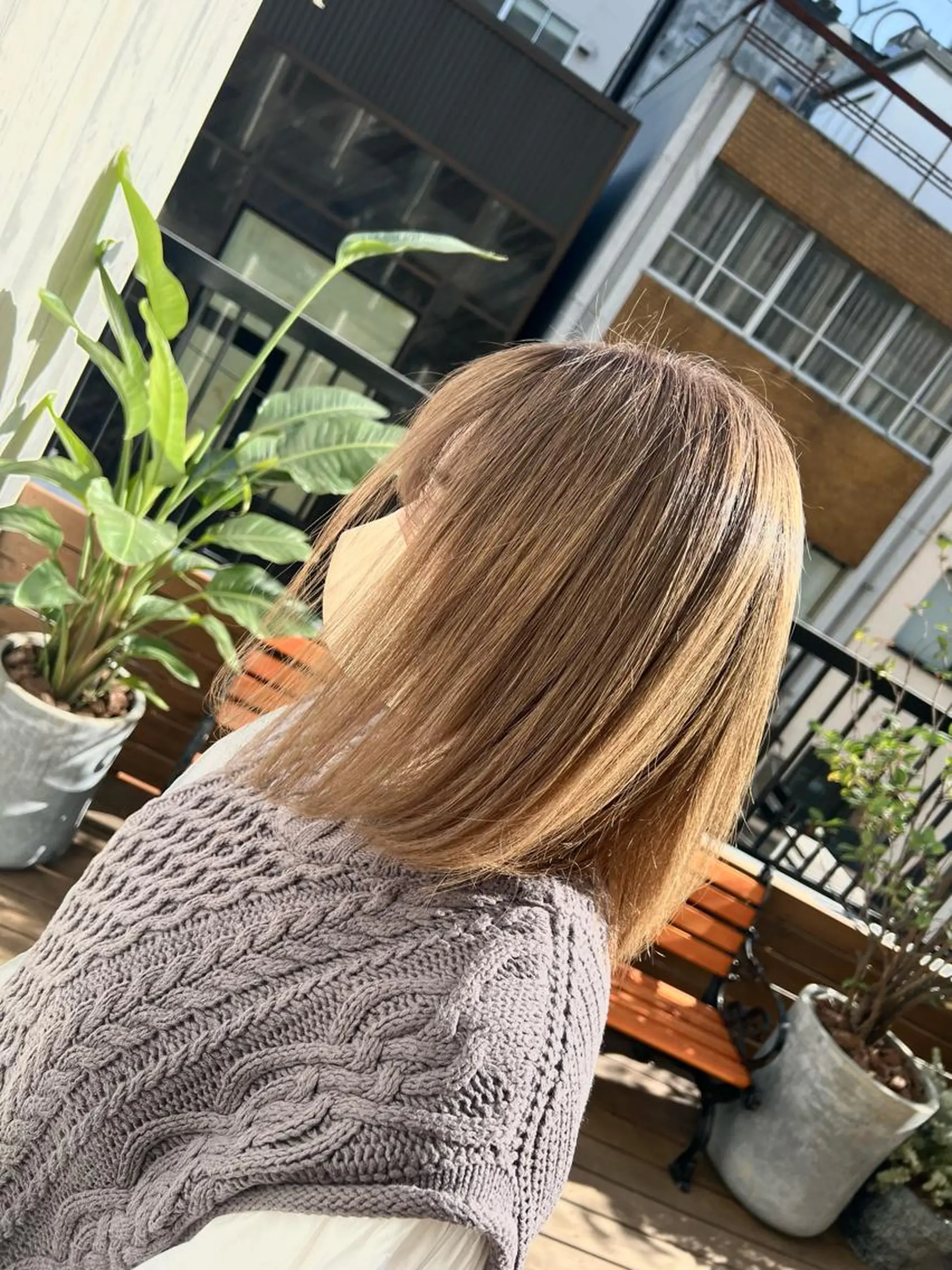 ミディアム カラー ベージュカラー ブリーチ ハイトーンカラー カット ヘアカラー トリートメント ハイライト/インナー /ブリーチ/レイヤーのヘアスタイル