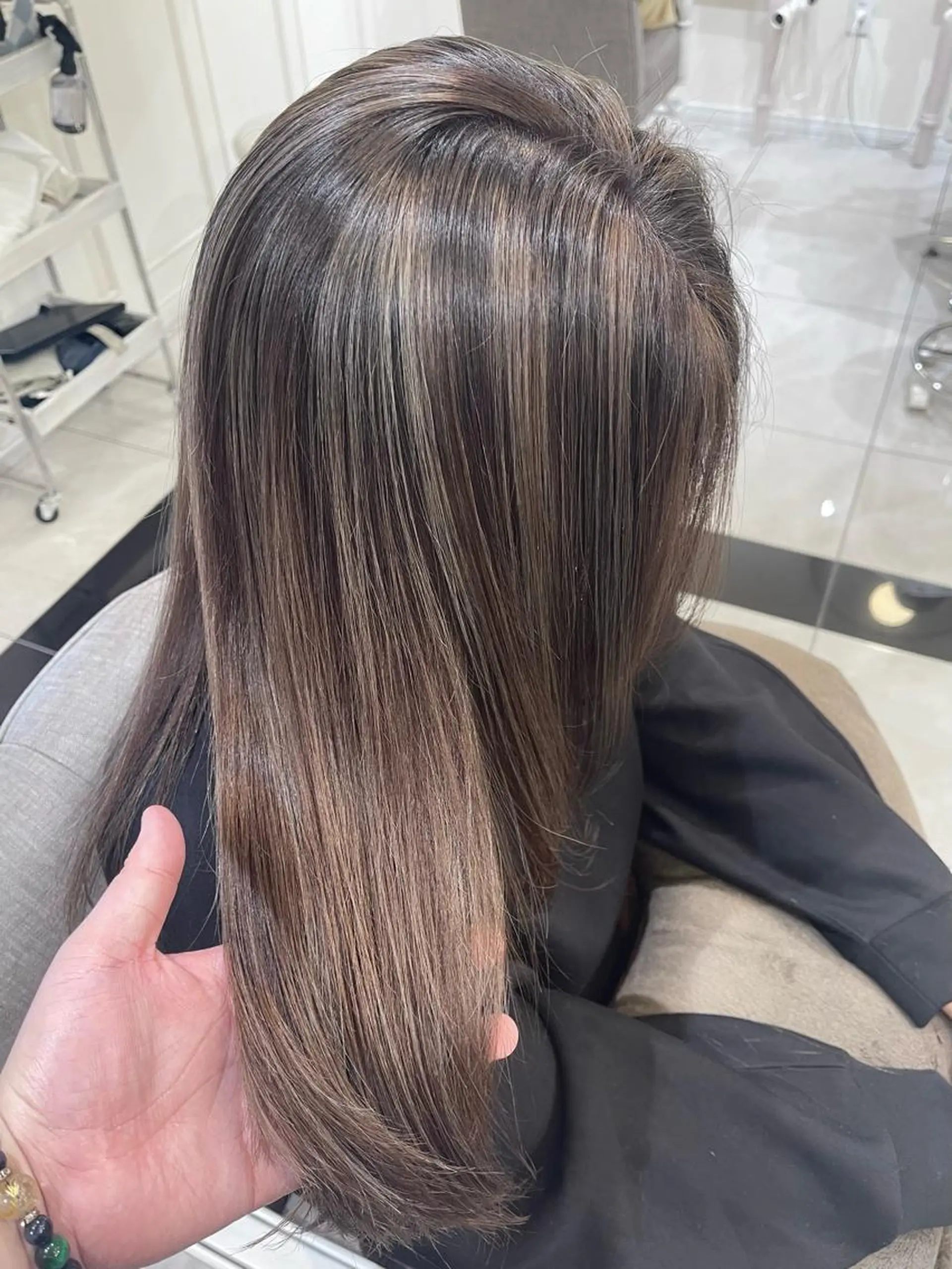 カラー ヘアカラー トリートメント 濱田輝レイヤー 韓国風 ハイトーンのマツエク・マツパデザイン