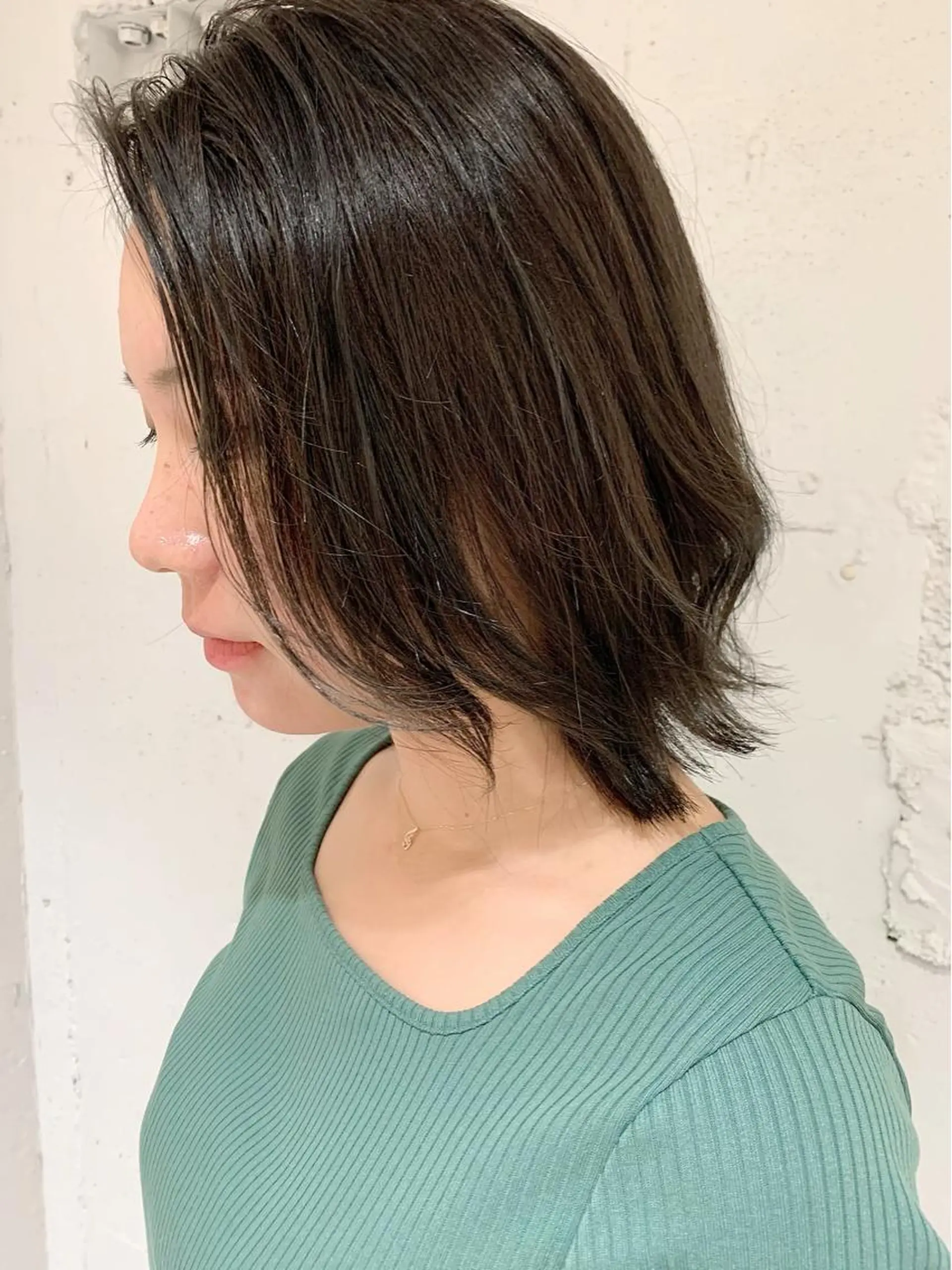 ミディアム カラー グレージュ オリーブグレージュ オリーブグレー 伸ばしかけ 外ハネヘア カット ヘアカラー 💛丁寧さNo.🥇 🧸片山智裕💛のヘアスタイル