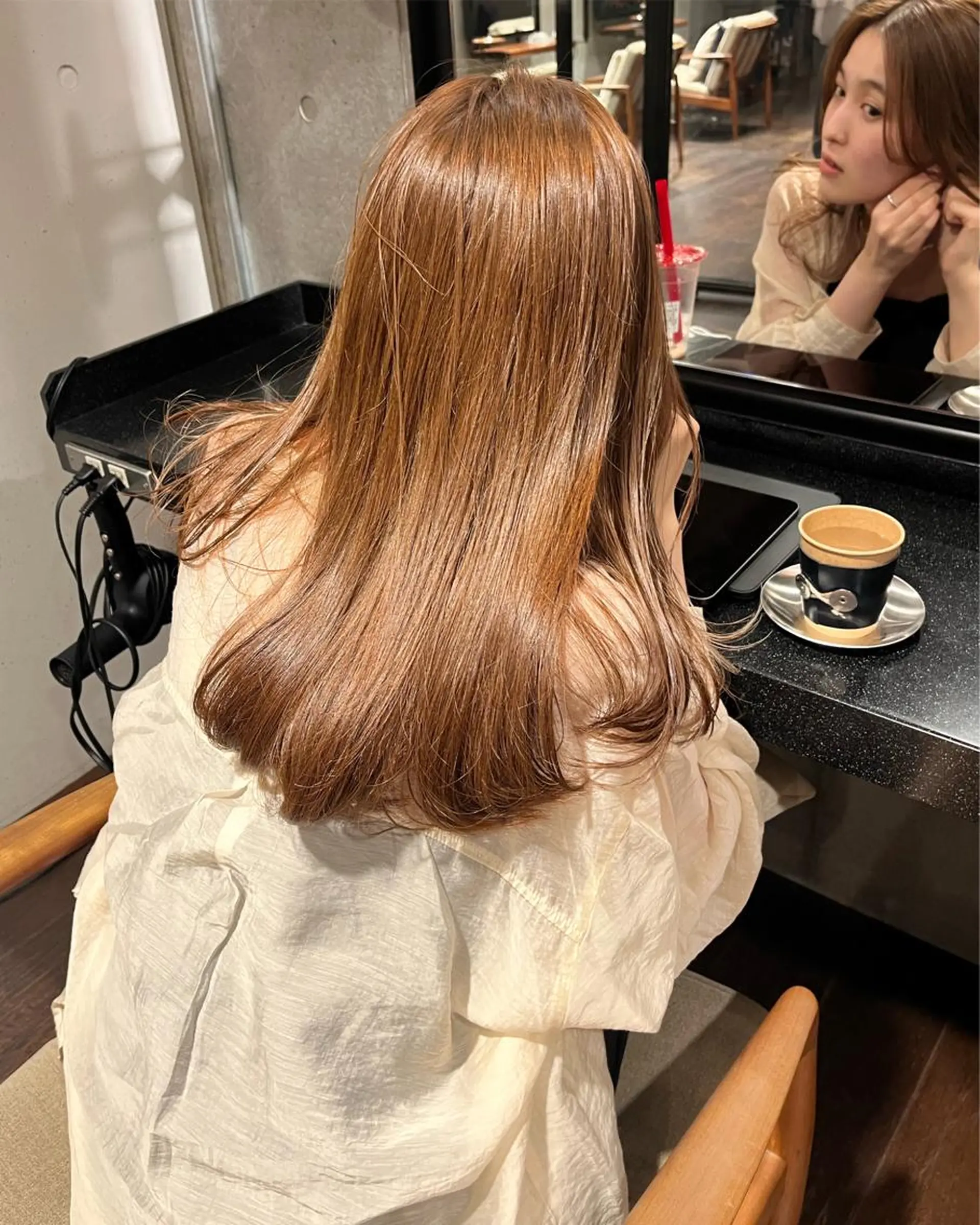 セミロング カラー カット ヘアカラー NERO 眞下秋歩のヘアスタイル