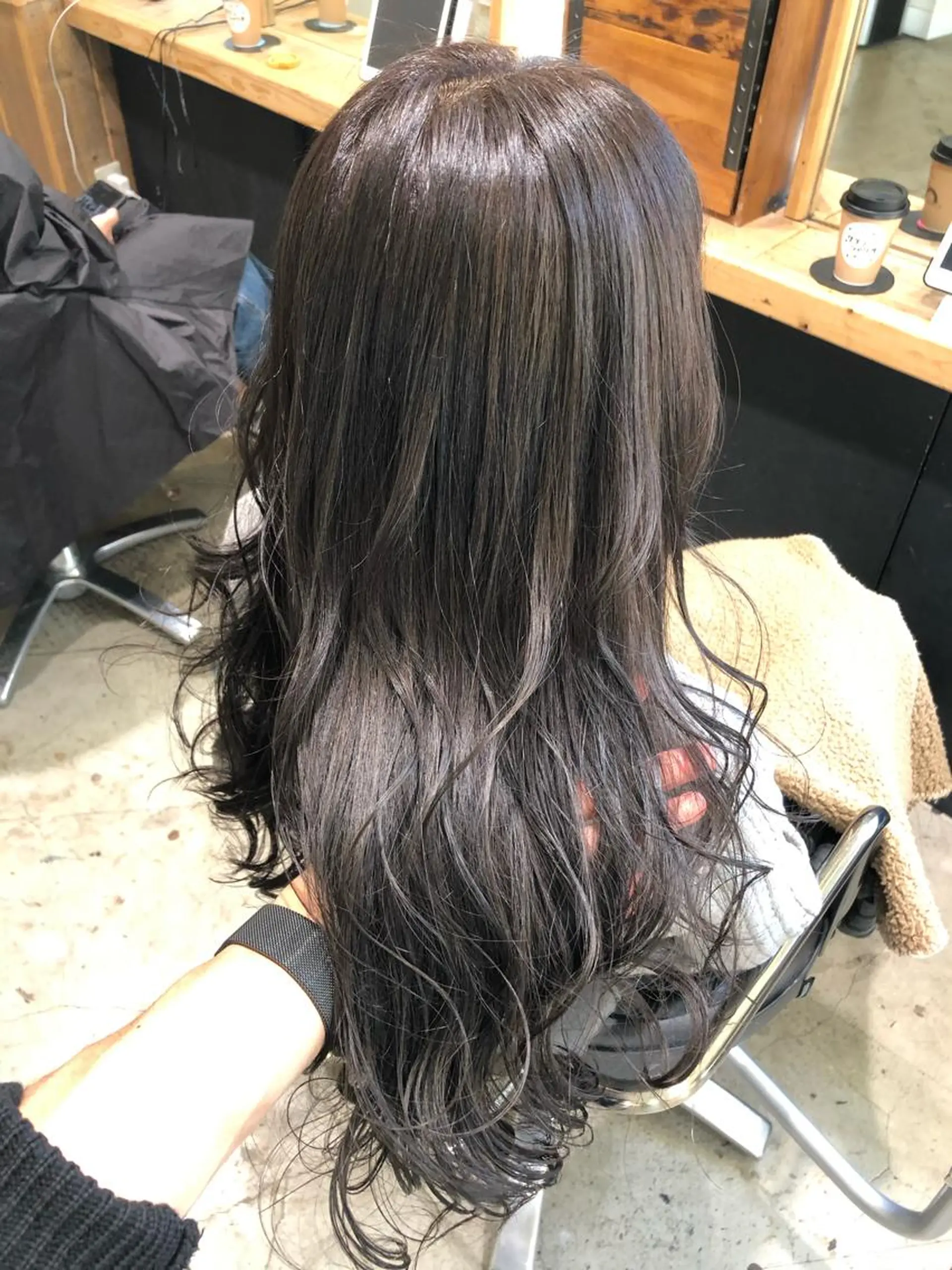 ロング カラー グレージュ 舘野 太嘉宏のヘアスタイル