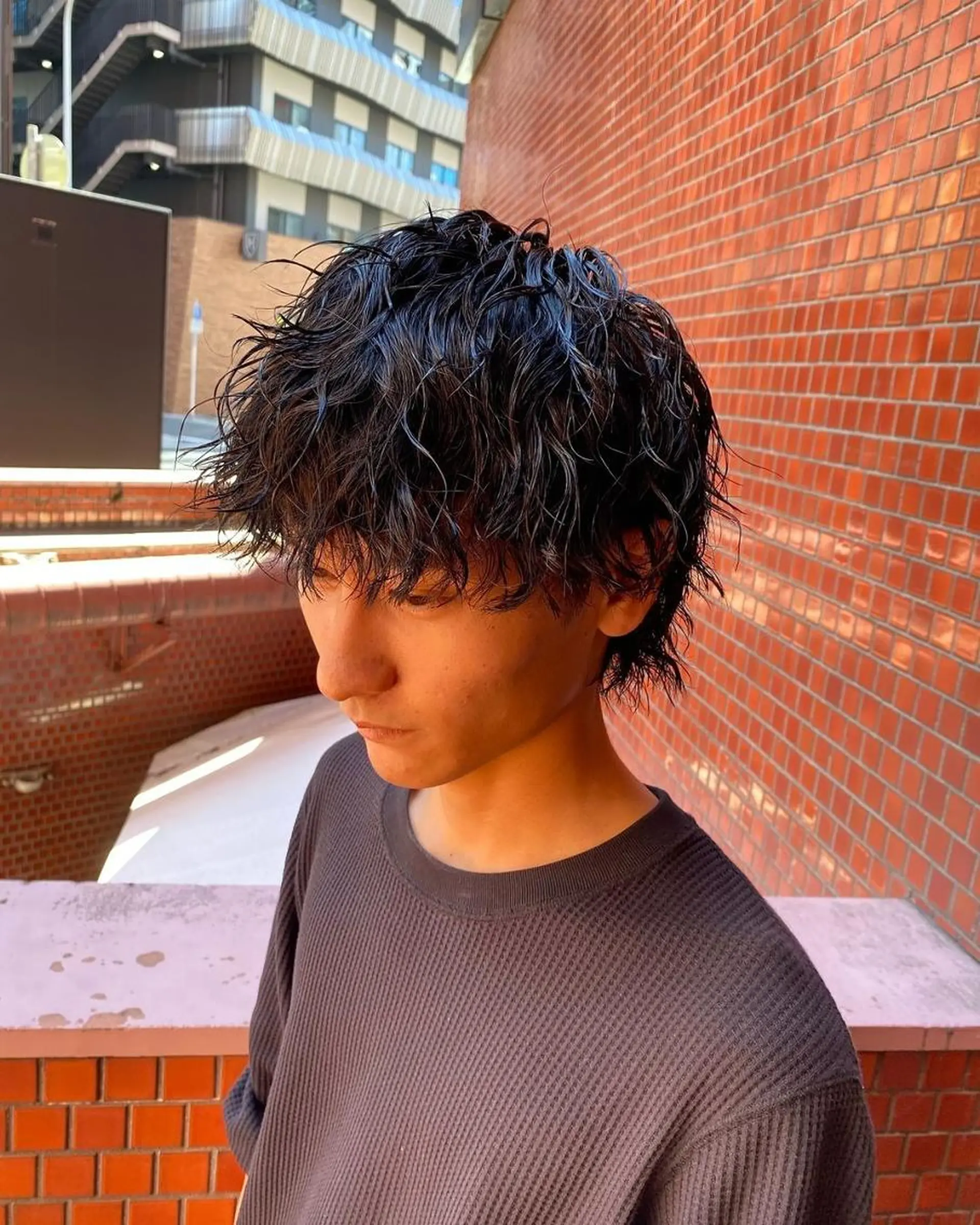 三ノ宮フェザーパーマ 蕃本 啓利のヘアスタイル