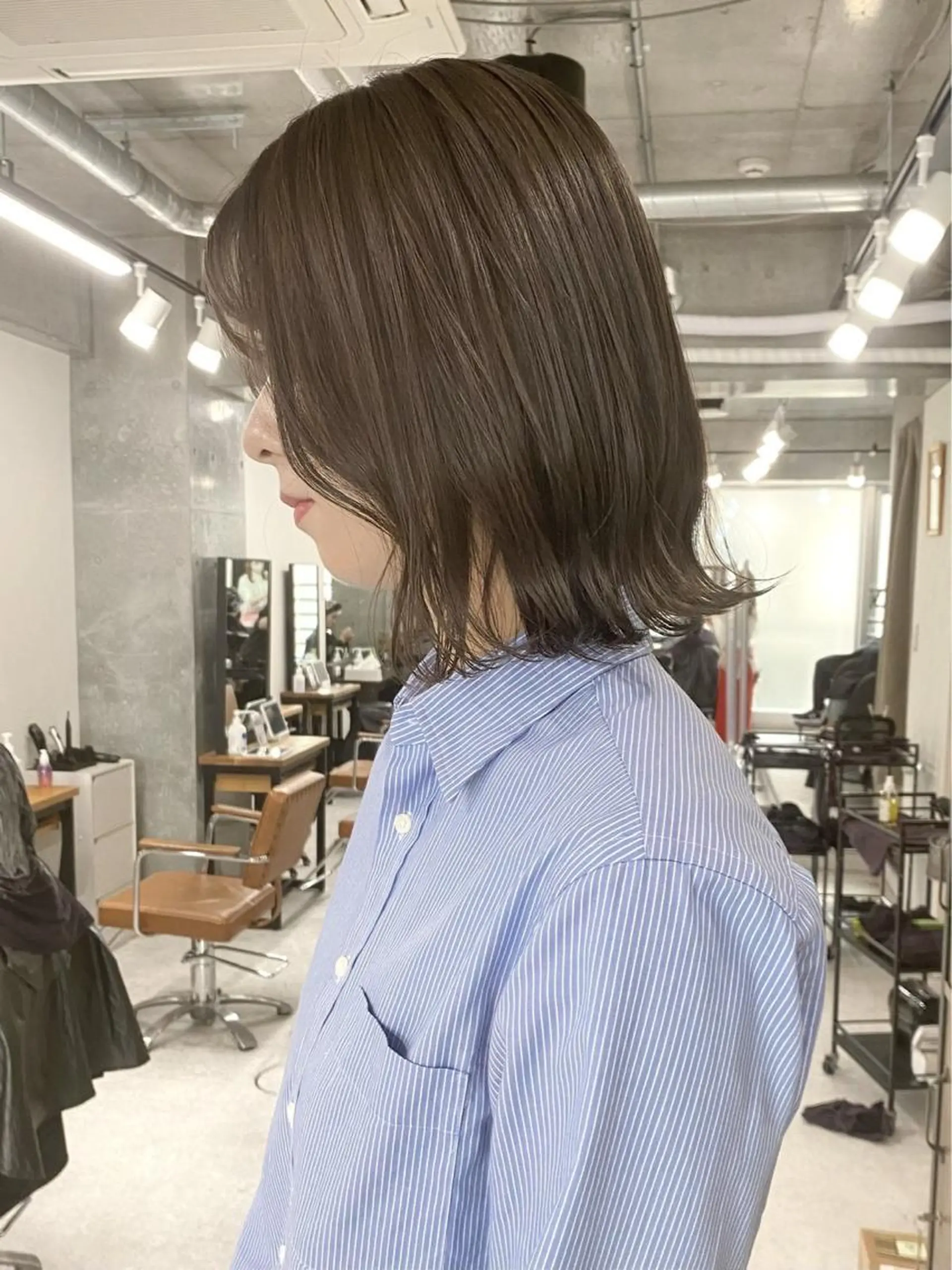 セミロング カラー ヘアアレンジ アッシュ アッシュグレー アッシュグレージュ バレイヤージュ ミストバング ヘアカラー トリートメント 🌟🍒ハイトーン 韓国ヘア/ユウミのヘアスタイル