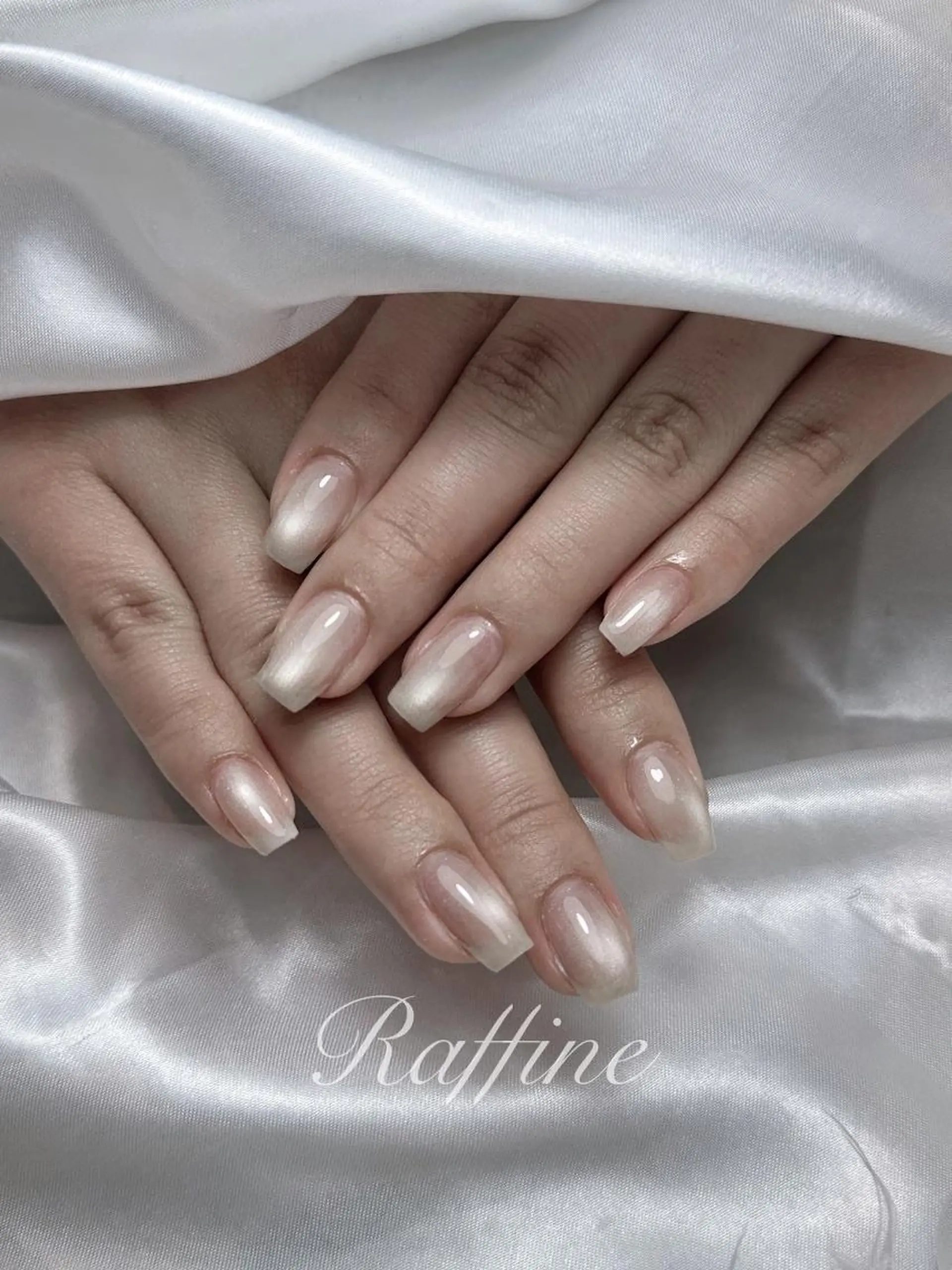 ネイル ハンドネイル RAFFINE 月🦋🩵のネイルデザイン