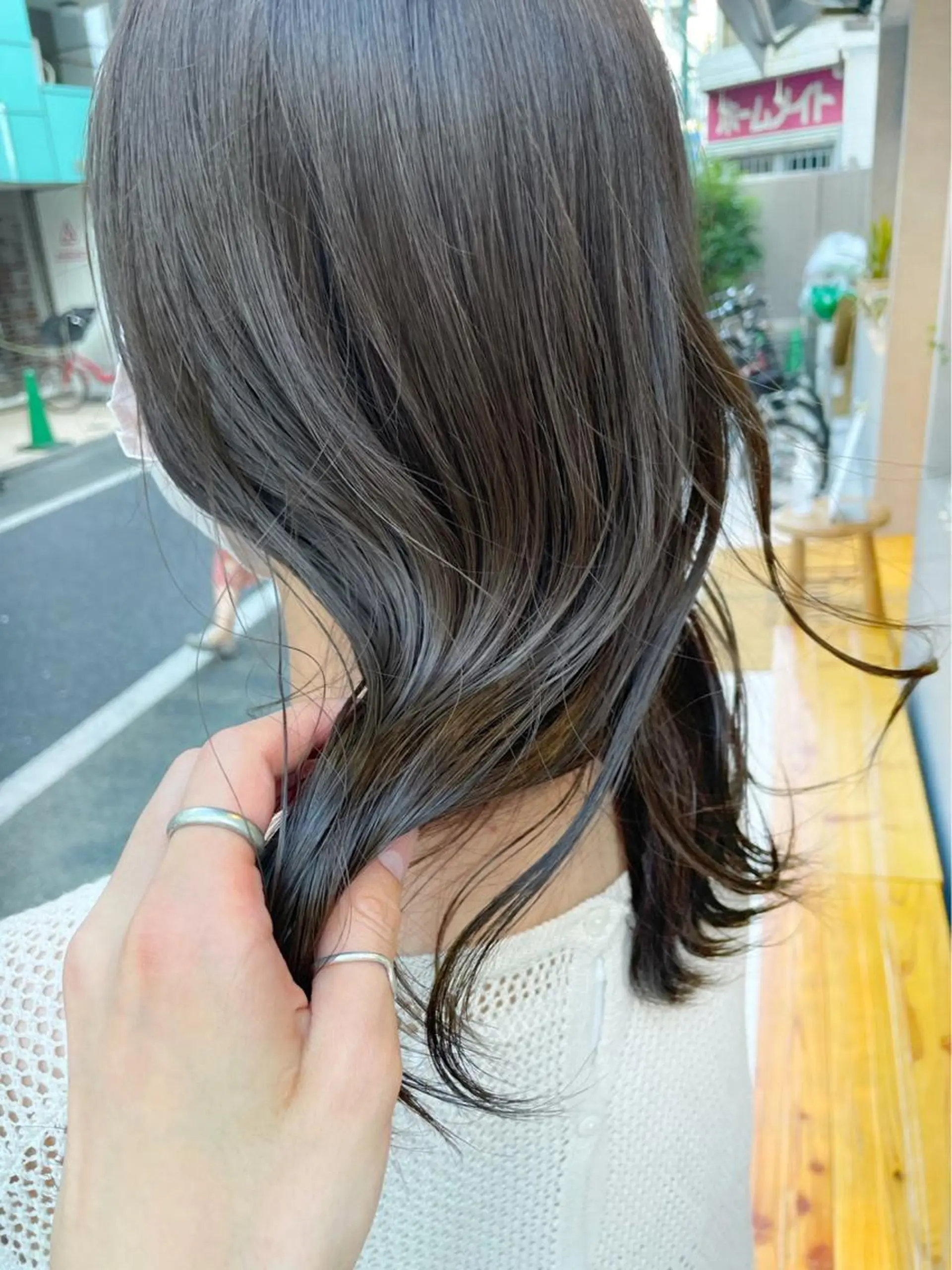 セミロング カラー アッシュ アッシュグレー カット ヘアカラー トリートメント HIROKI ” stylistのヘアスタイル