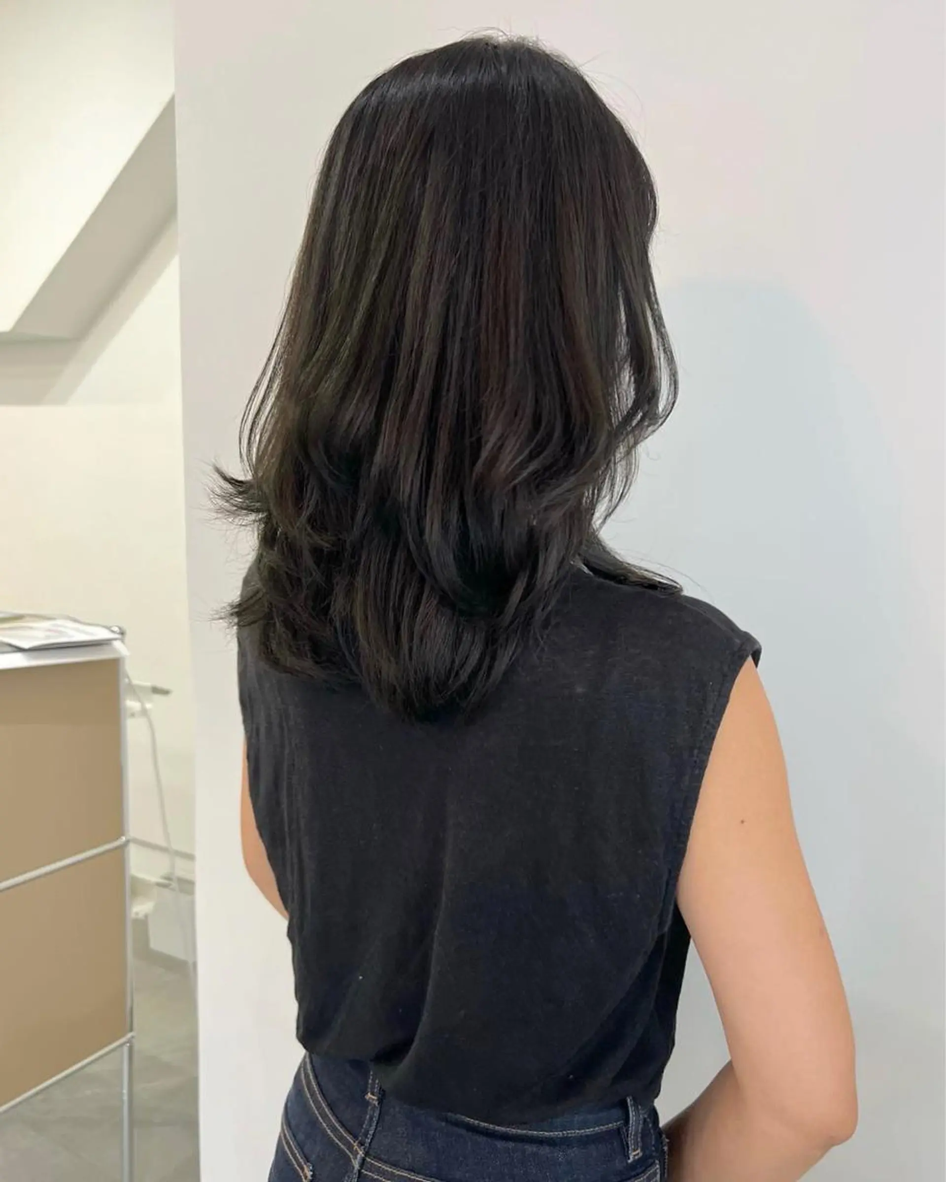 ミディアム カラー 切りっぱなしボブ ショートボブ ベージュカラー ブリーチ ケアブリーチ カット ヘアカラー トリートメント a moment(モーメント)所属・蔵前 デザインカット KOBAYASHIのヘアスタイル