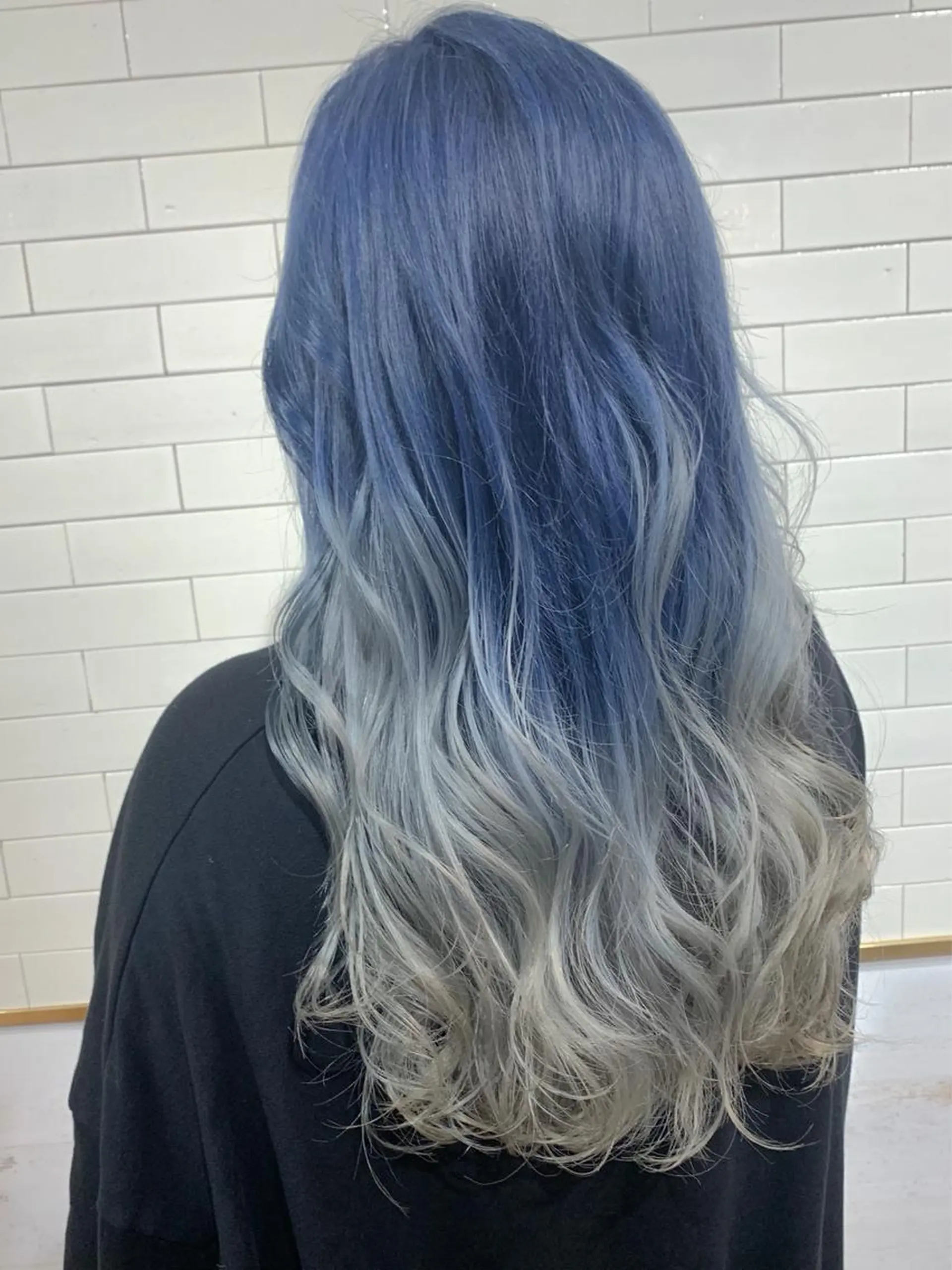 ロング カラー ブリーチ ブルーカラー ケアブリーチ グラデーションカラー 🦋レイヤーカット ミドリカワ🦋のヘアスタイル