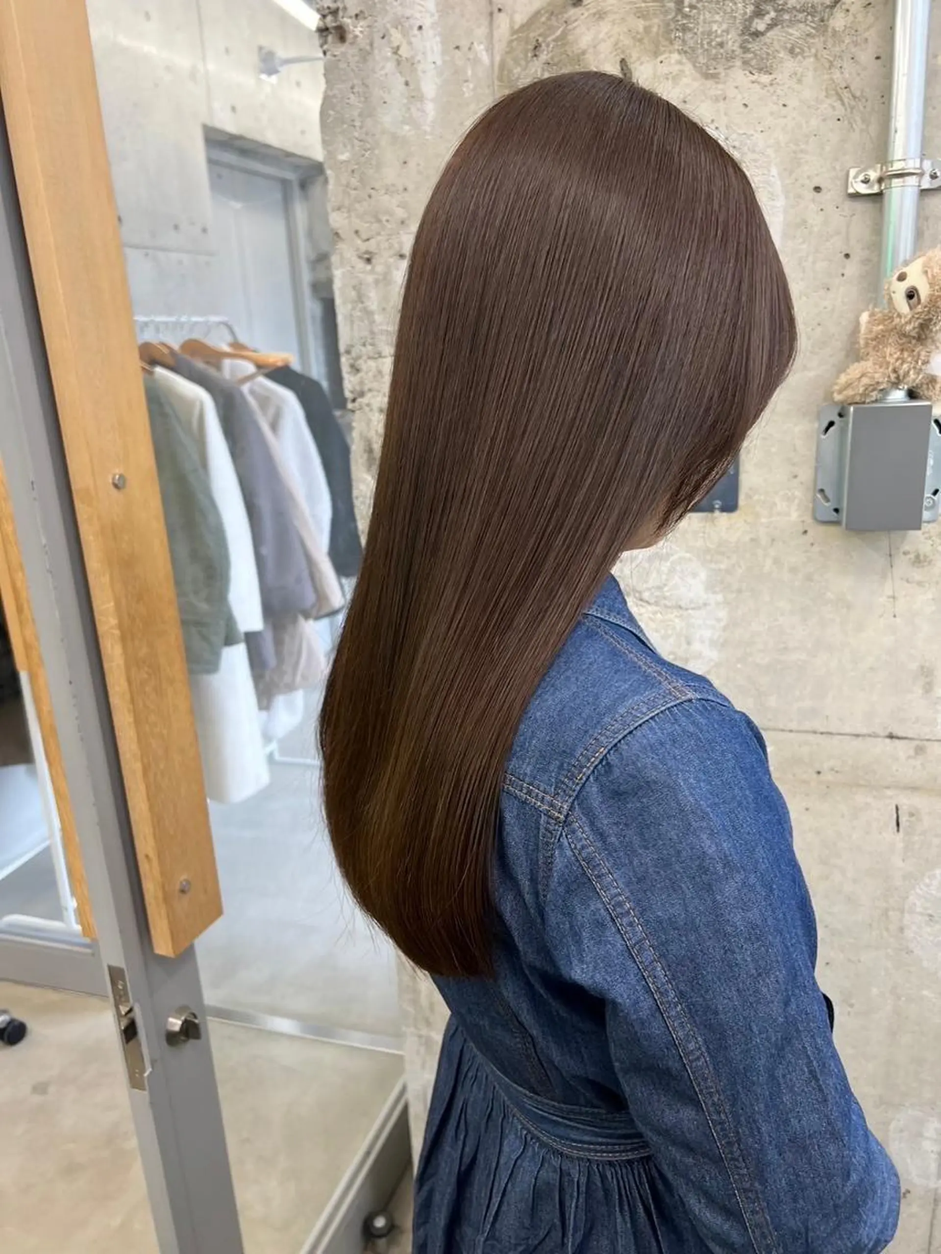 ミディアム カラー パーマ ヘアアレンジ ミディアムパーマ アディクシーカラー ベージュカラー ケアカラー 透明感カラー カット ヘアカラー トリートメント ヘアケア特化型サロン newi 京橋のヘアスタイル