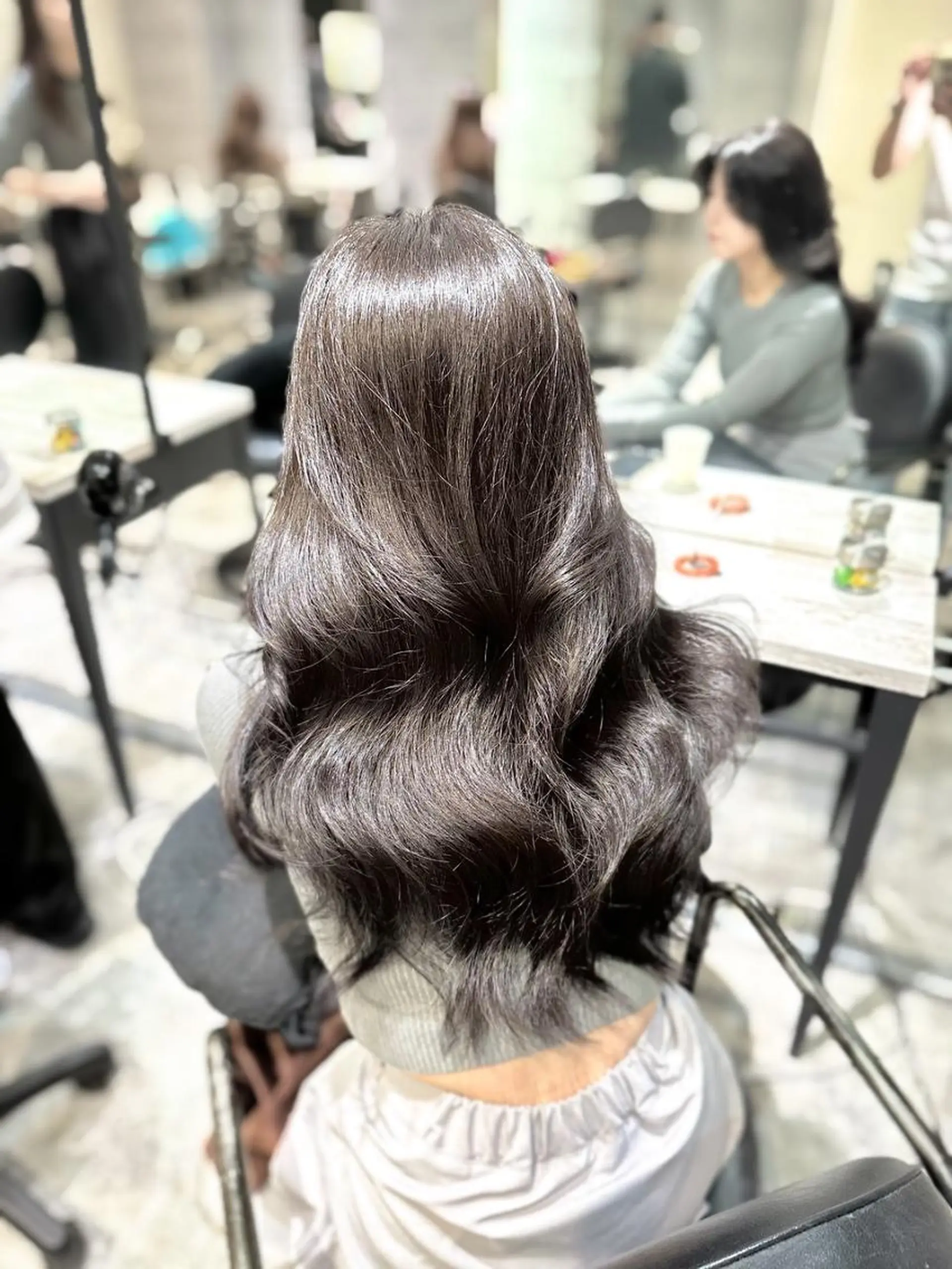 ロング カラー ヘアアレンジ ヘアカラー トリートメント _WHITE 難波本店のヘアスタイル