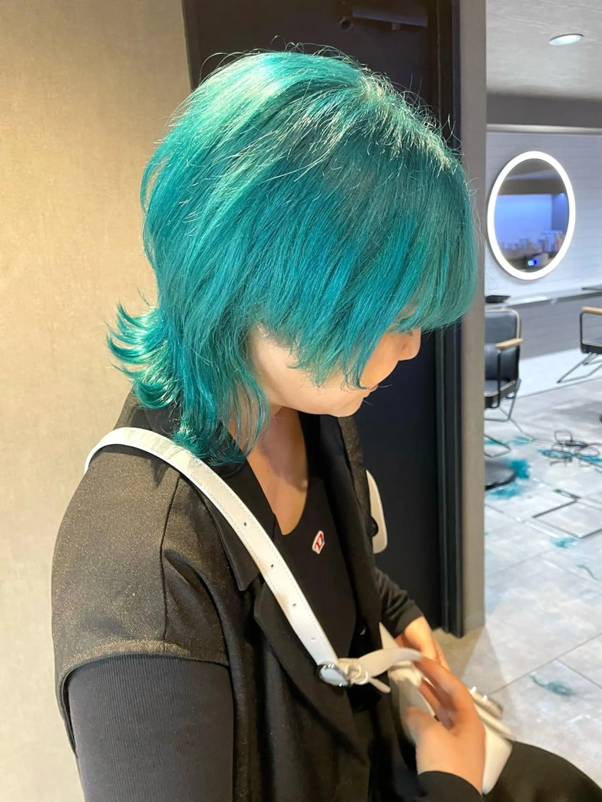ミディアム カラー くびれヘア 顔周りカット レイヤーカット ウルフカット カット ヘアカラー トリートメント メンズパーマモデル 募集　サトチハルのヘアスタイル