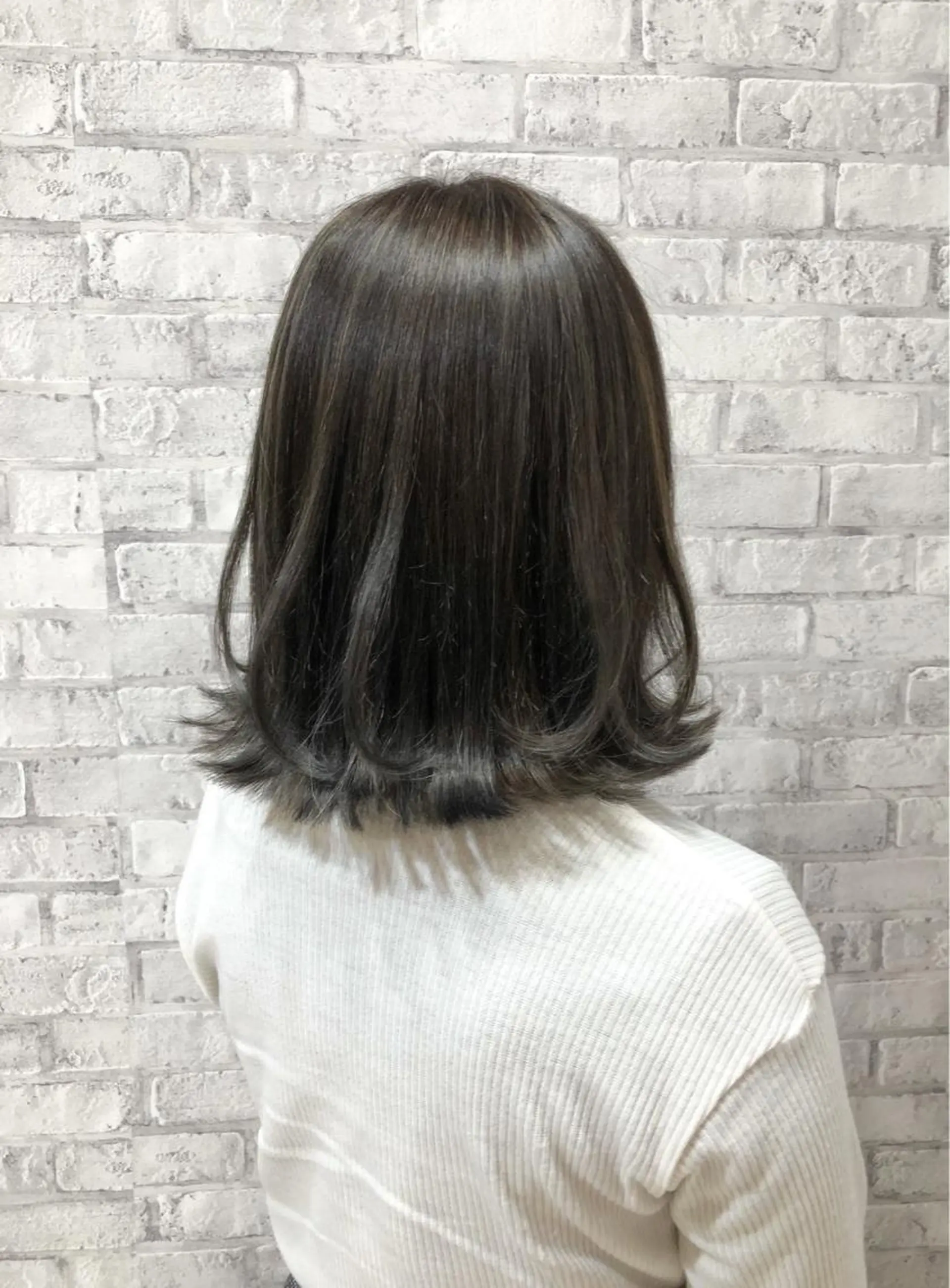 ショート カラー ヘアアレンジ 切りっぱなしボブ グレージュ ハイライトカラー ボブ ハイライト カット ヘアカラー トリートメント 秋山 幸太のヘアスタイル