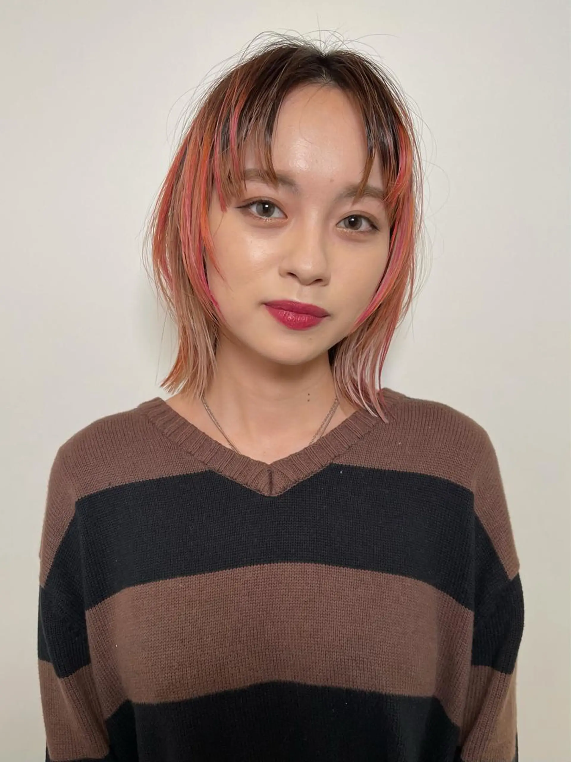 ショート カラー ハイライトカラー オレンジ ピンクカラー 顔周りカット ハイライト カット ヘアカラー トリートメント SALOWIN所属・ブリーチ🧹 ボブ✨レイヤーのヘアスタイル